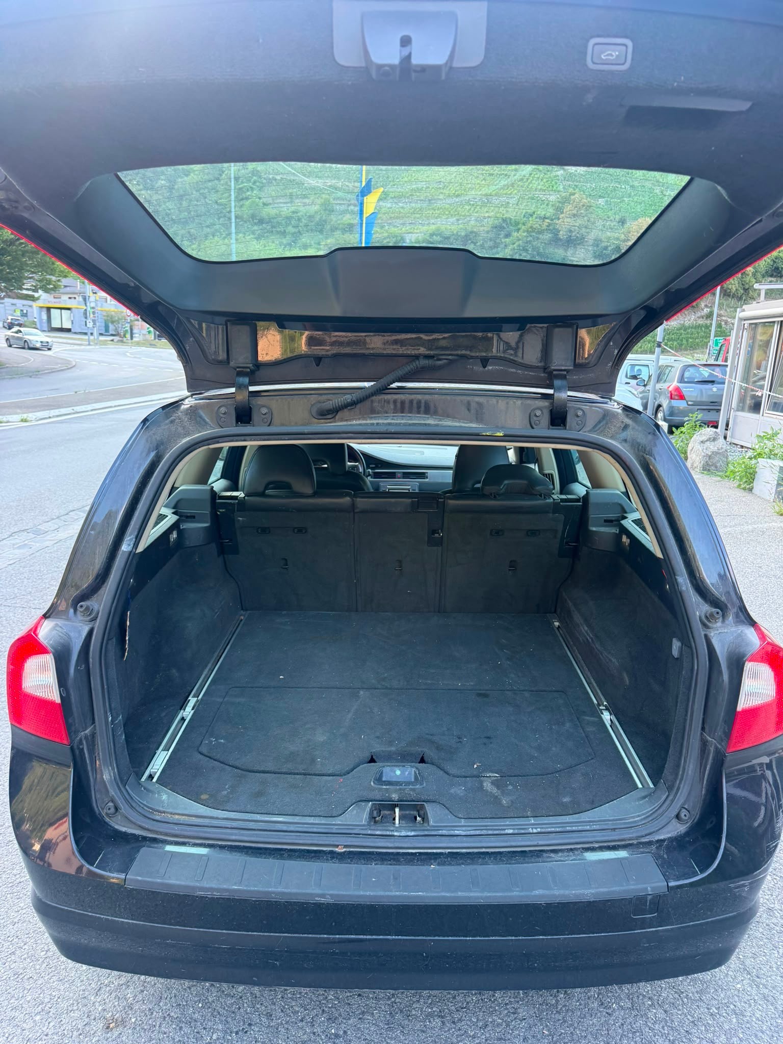 VOLVO V70 D5 Momentum Geartronic-image-6