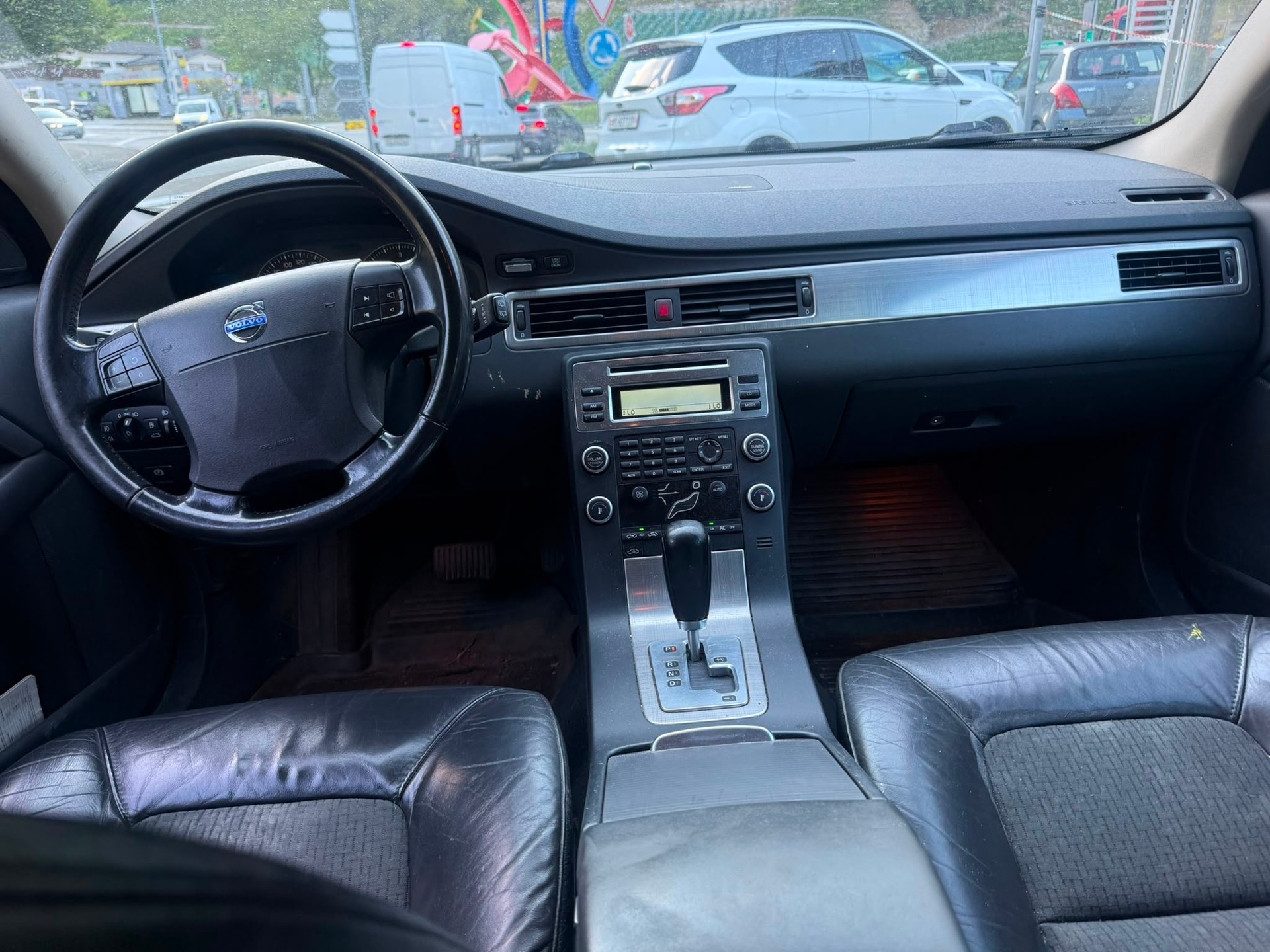 VOLVO V70 D5 Momentum Geartronic-image-9