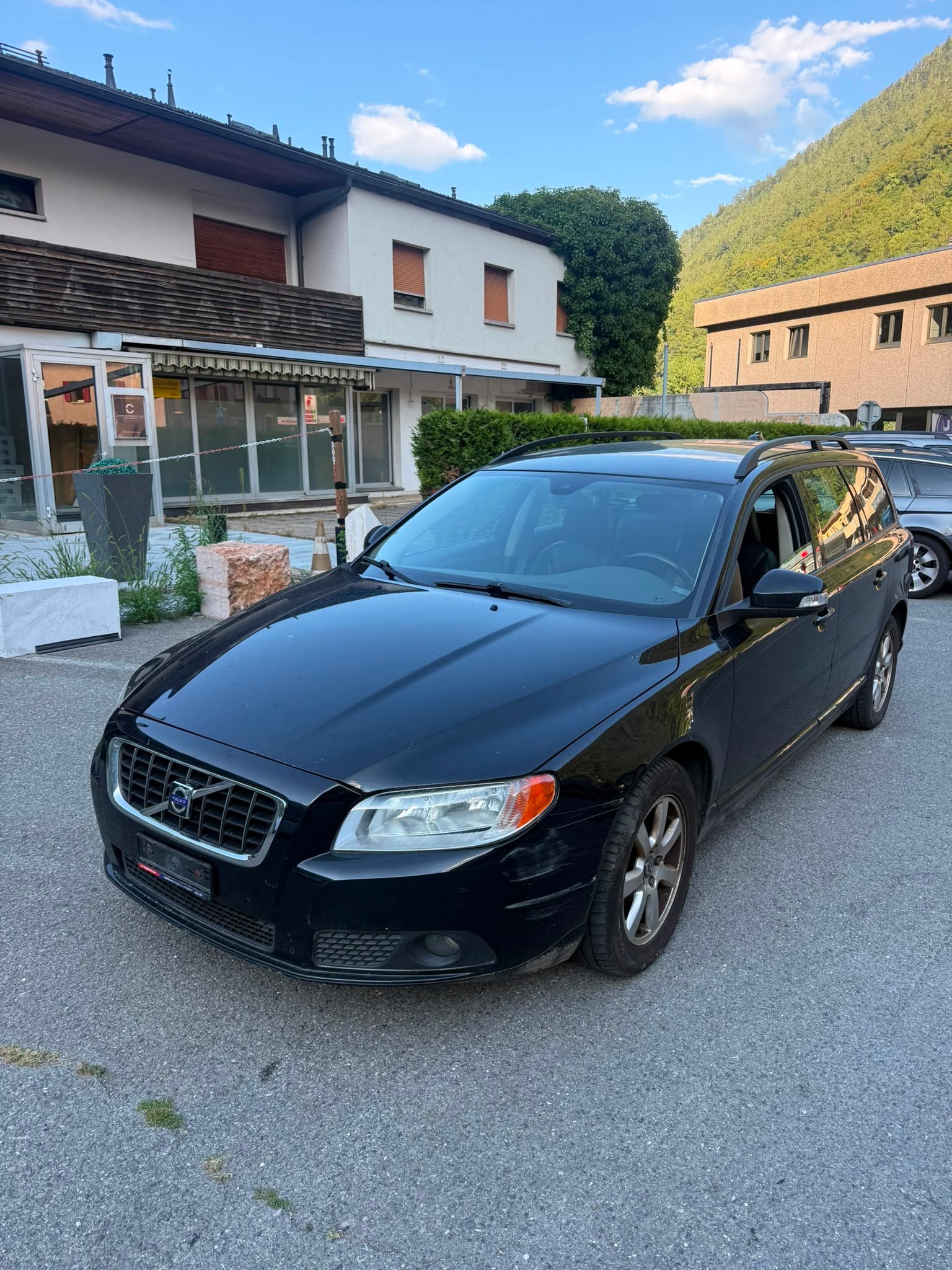 VOLVO V70 D5 Momentum Geartronic-image-0