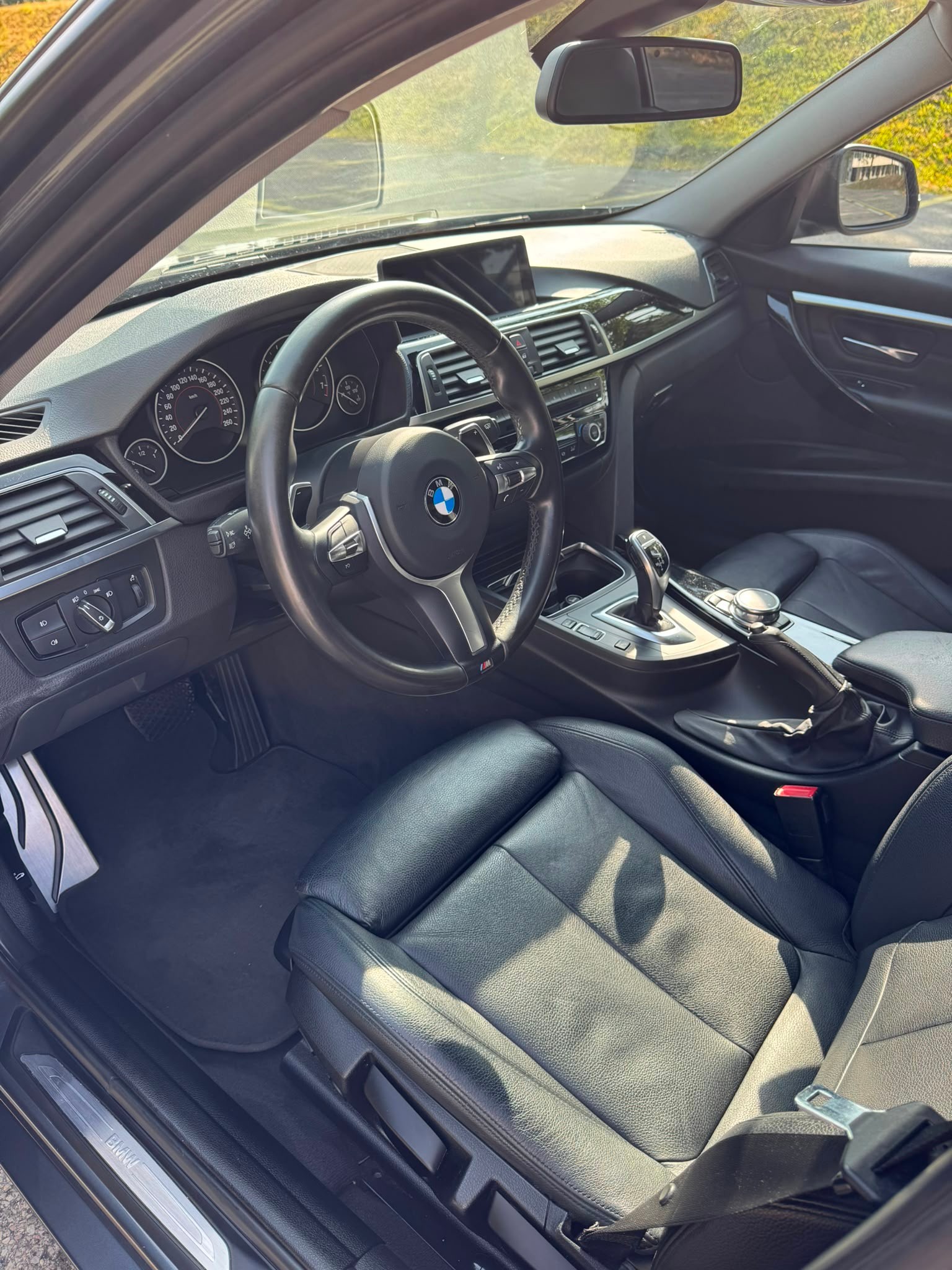 BMW 320i xDrive Sport Line Steptronic-image-5