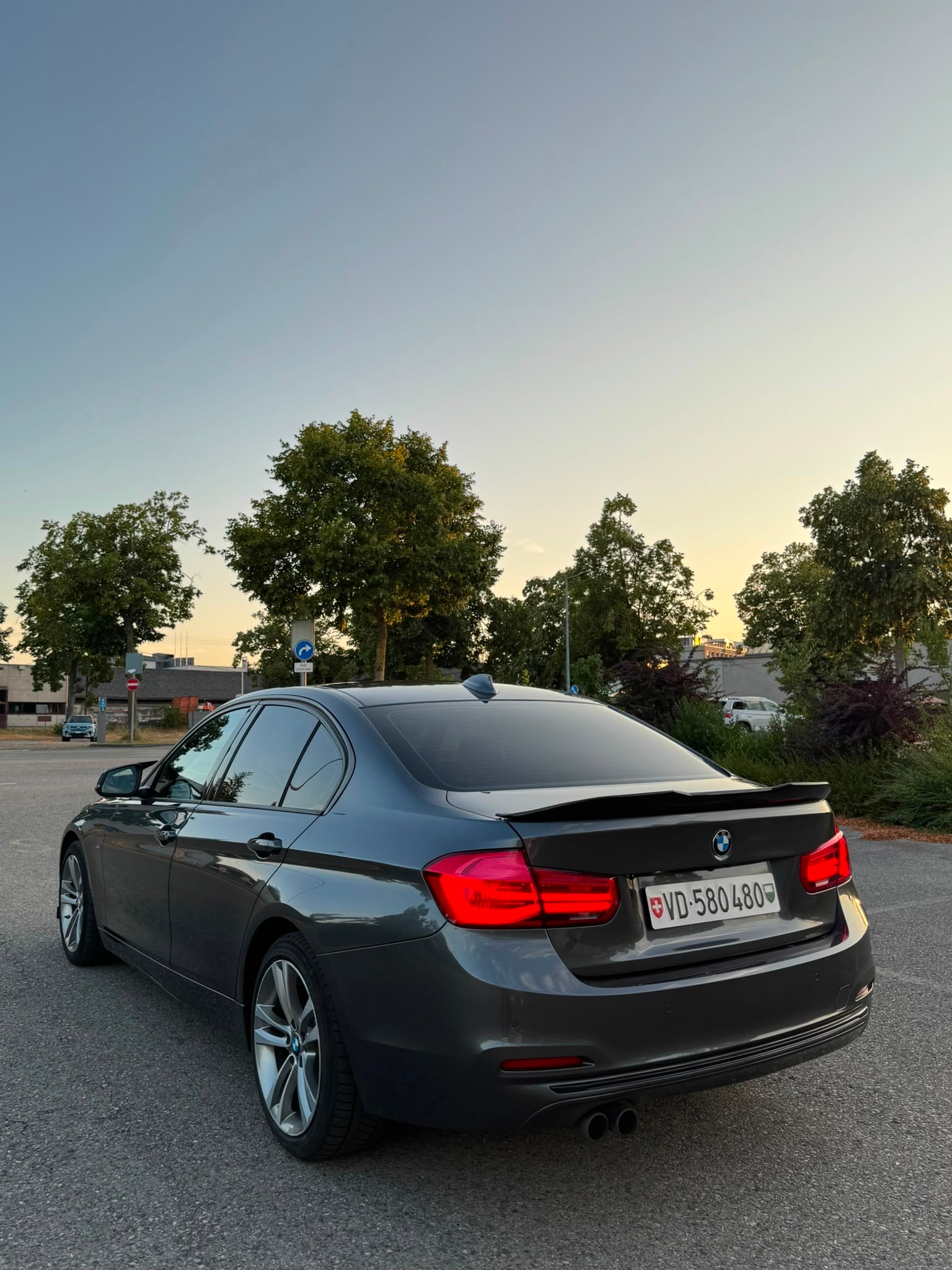 BMW 320i xDrive Sport Line Steptronic-image-4