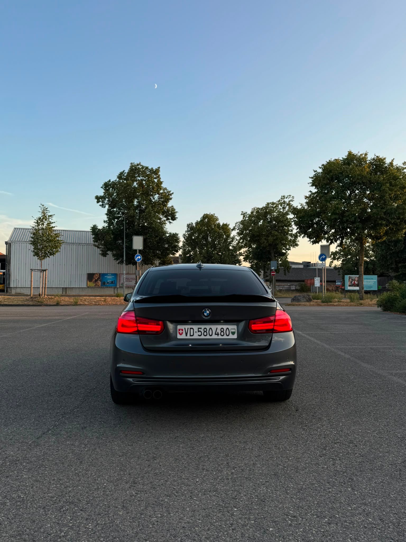 BMW 320i xDrive Sport Line Steptronic-image-3