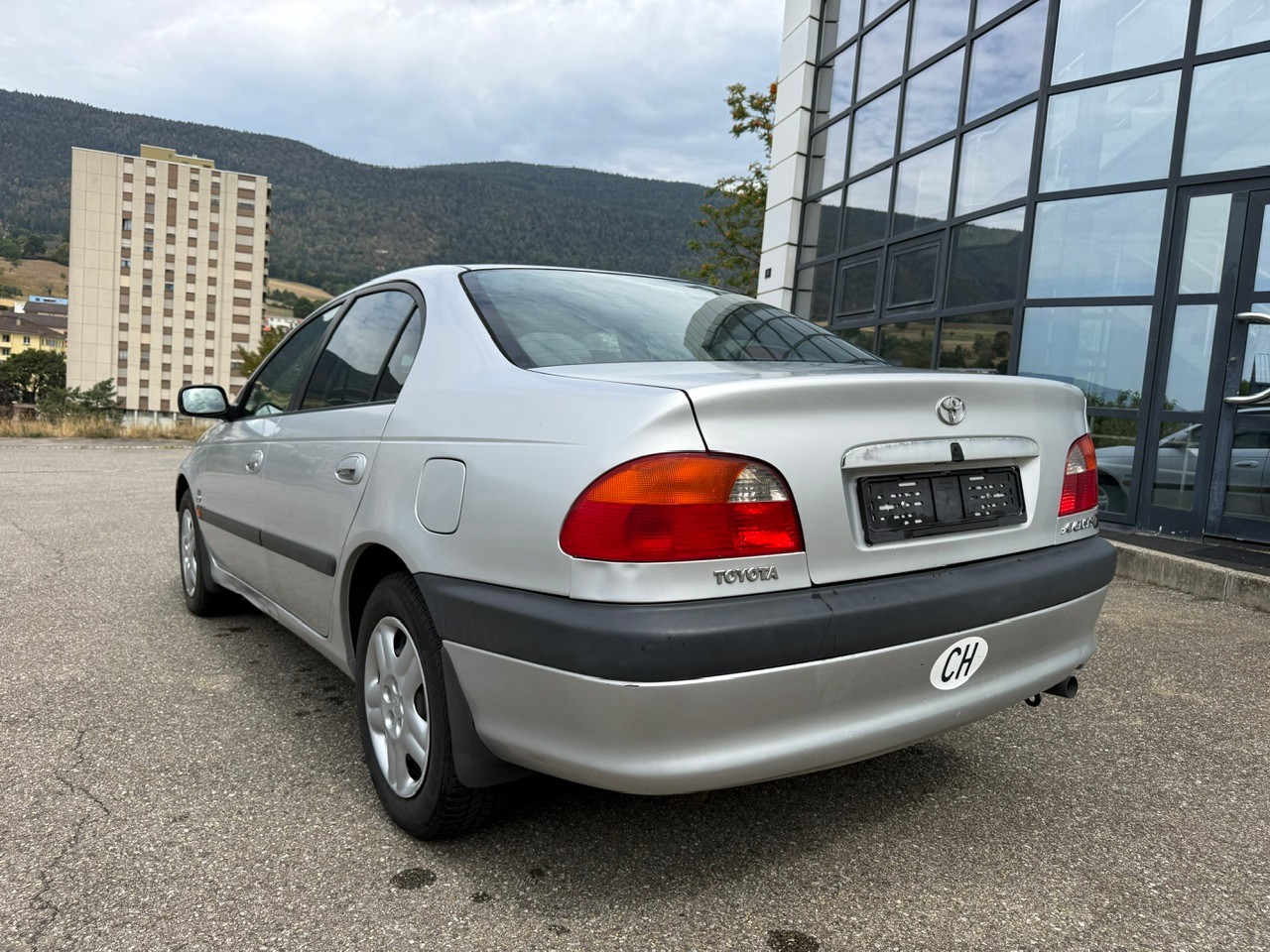 TOYOTA Avensis 2.0 Linea Sol Special-image-4