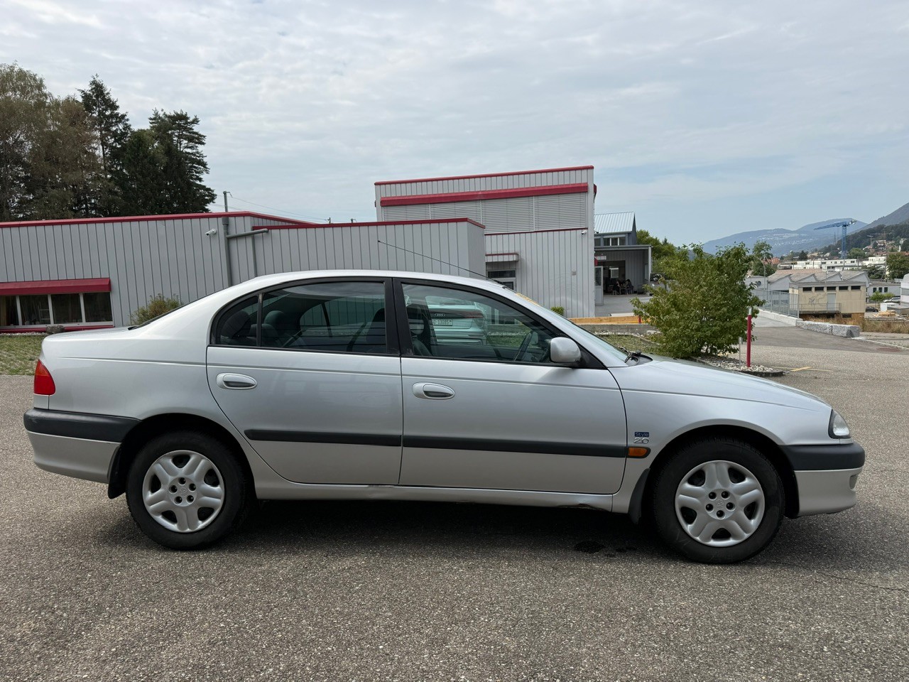 TOYOTA Avensis 2.0 Linea Sol Special-image-7