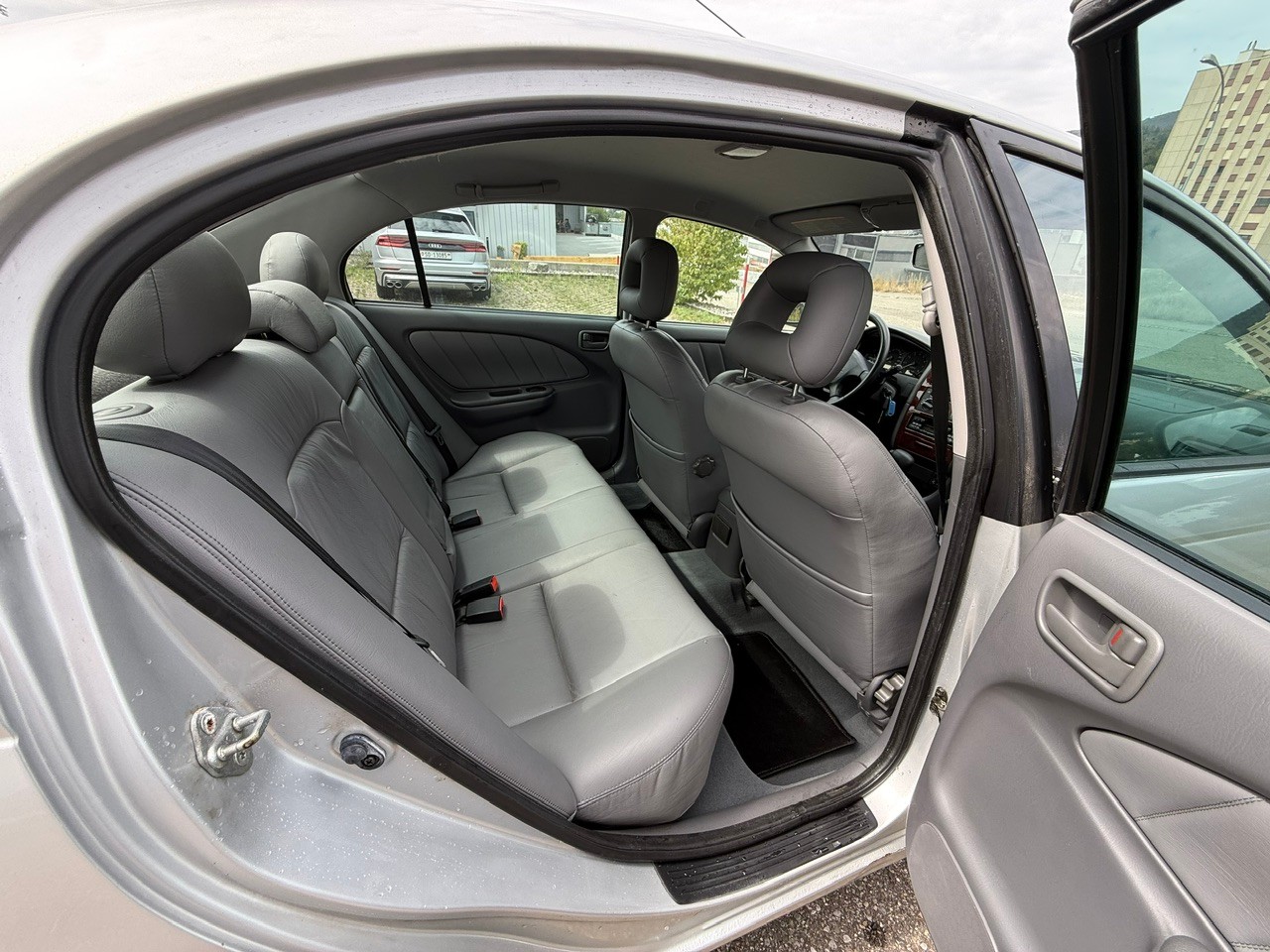 TOYOTA Avensis 2.0 Linea Sol Special-image-8