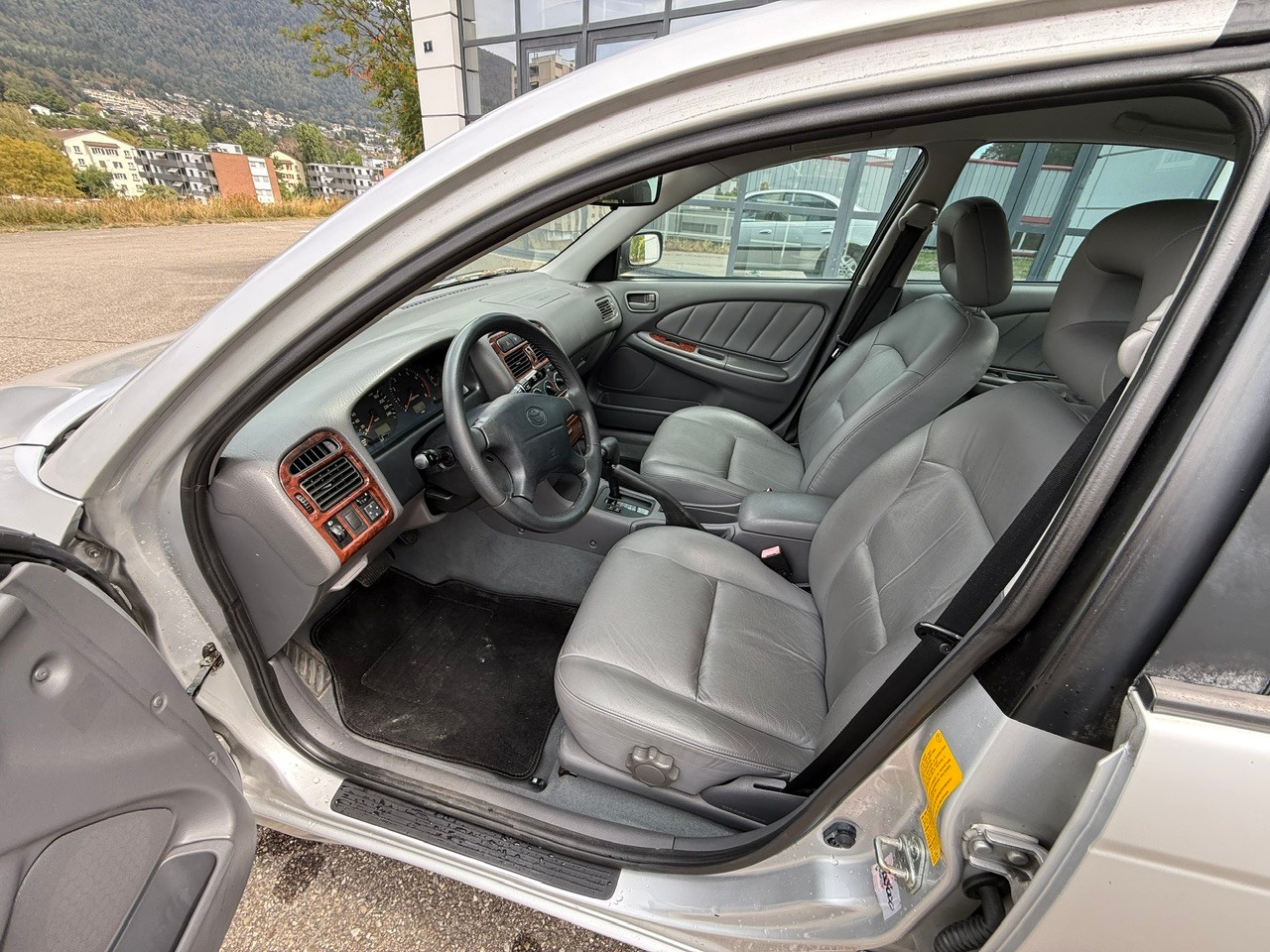 TOYOTA Avensis 2.0 Linea Sol Special-image-12