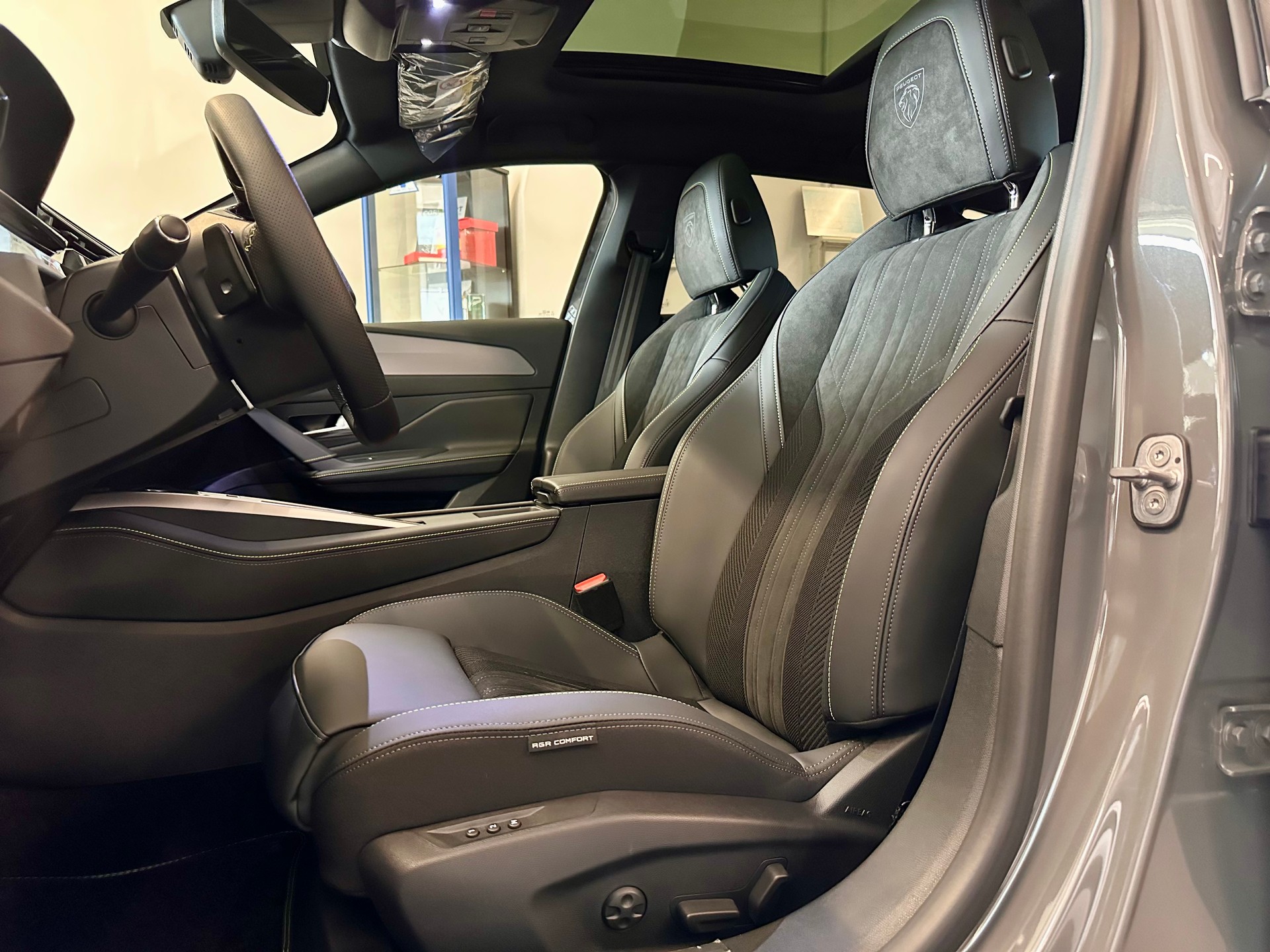PEUGEOT 308 1.2 HEV 136 GT-image-8
