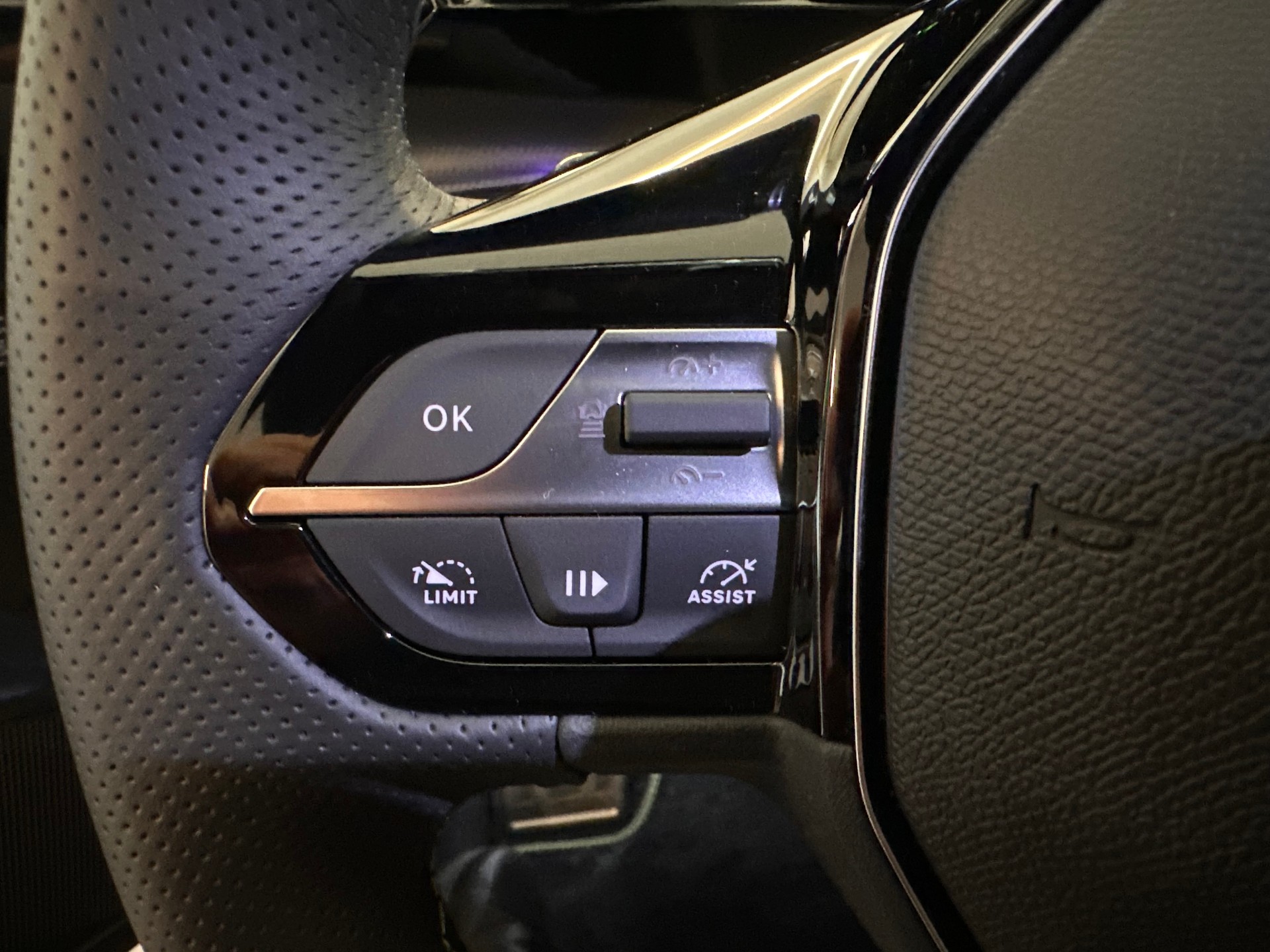PEUGEOT 308 1.2 HEV 136 GT-image-20