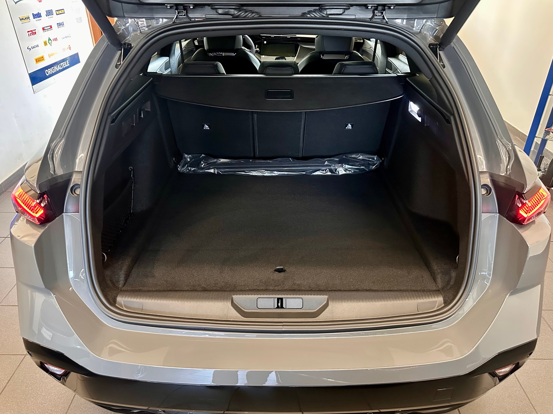 PEUGEOT 308 1.2 HEV 136 GT-image-28