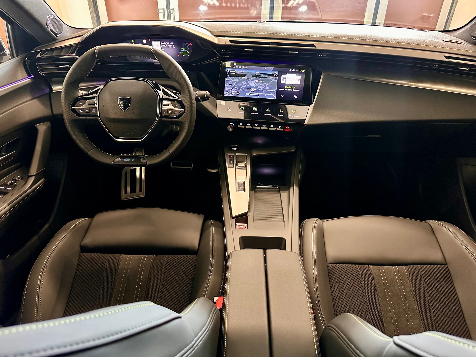 PEUGEOT 308 1.2 HEV 136 GT-image-24