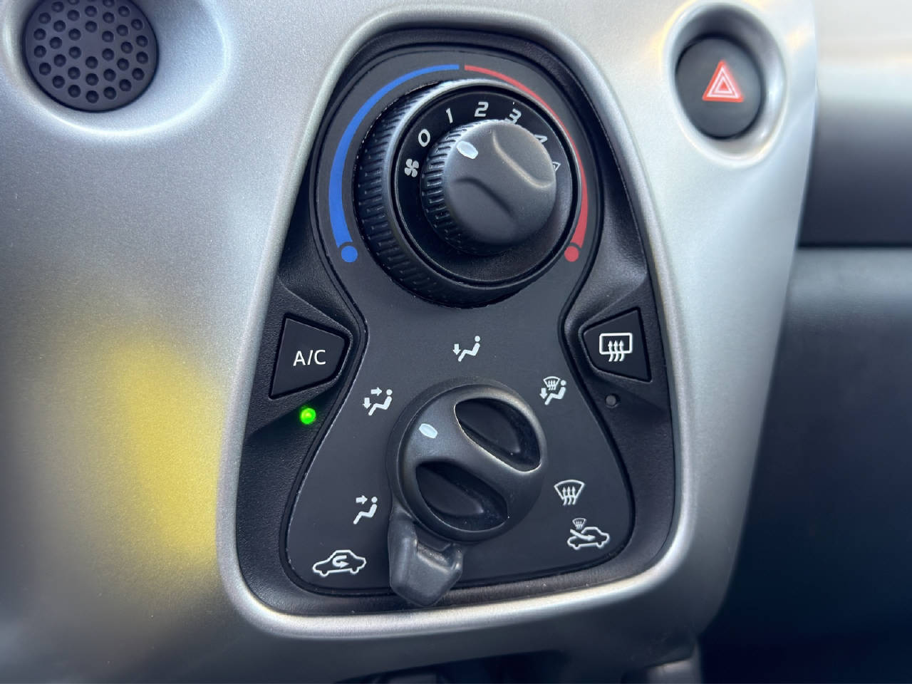 TOYOTA Aygo 1.0 VVT-i x-play-image-10