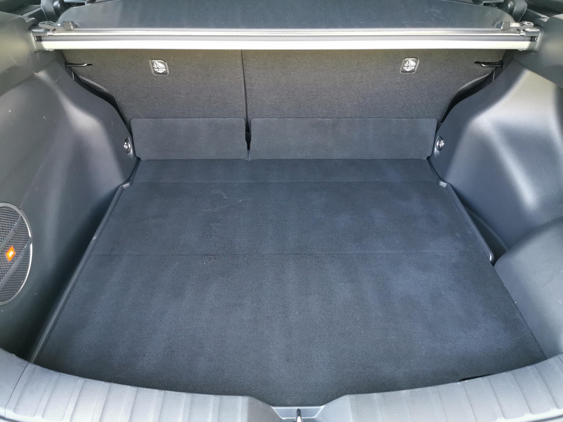TOYOTA Corolla Cross 2.0 HSD Premium AWD-i-image-8