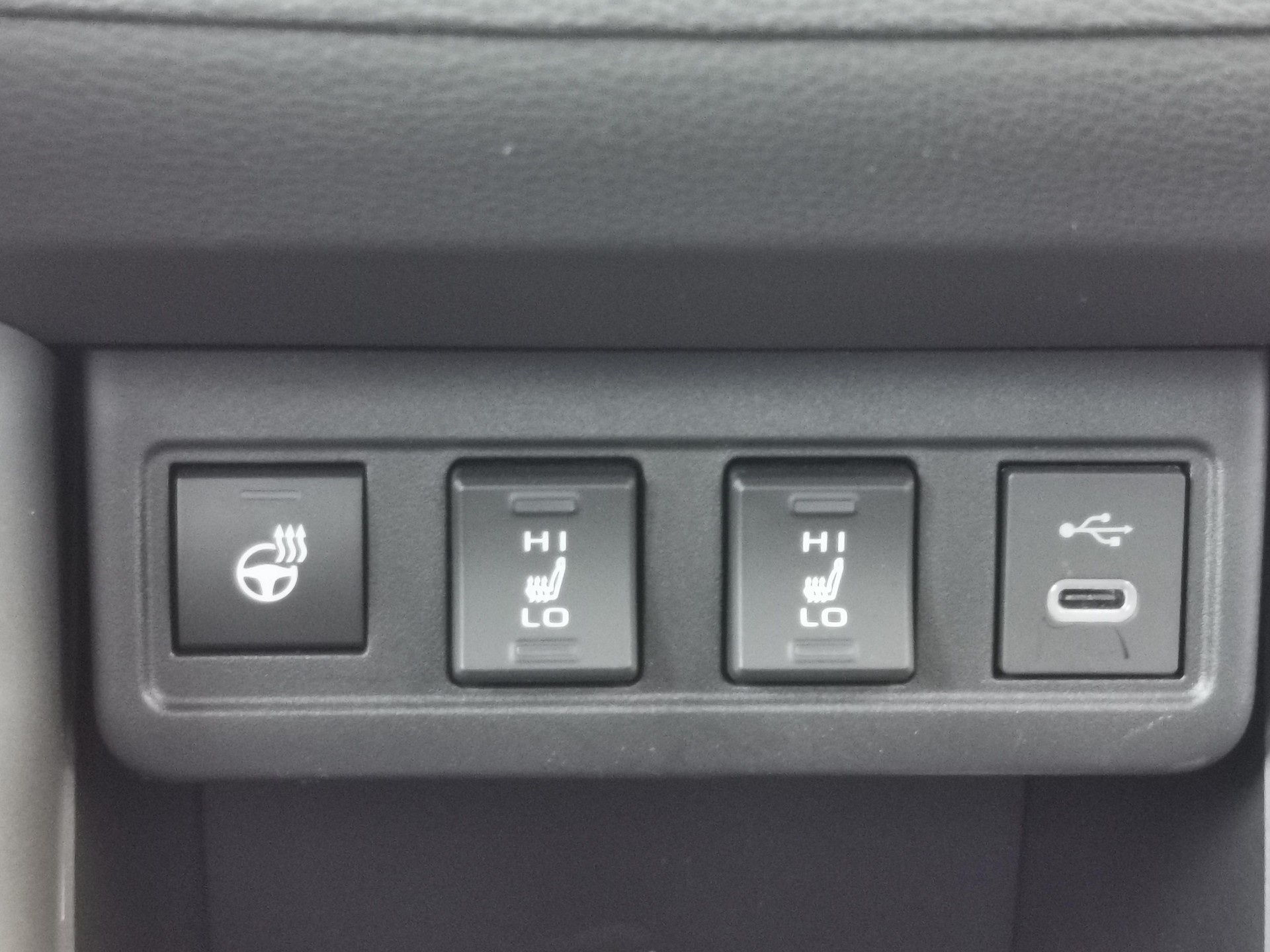 TOYOTA Corolla Cross 2.0 HSD Premium AWD-i-image-14