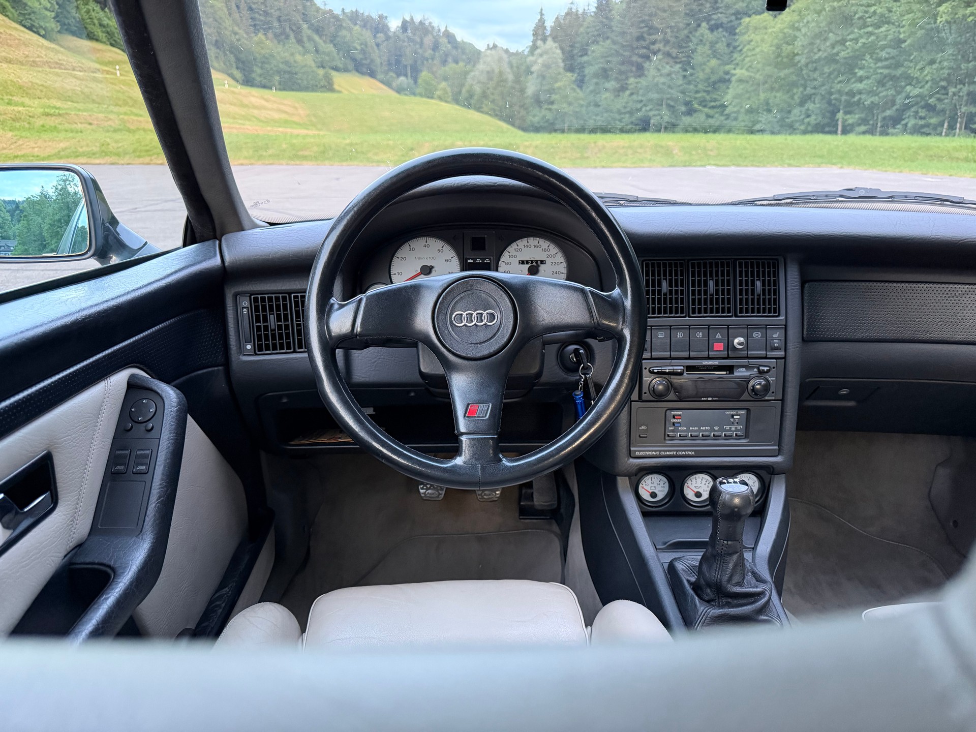 AUDI 2.2 Turbo quattro-image-4