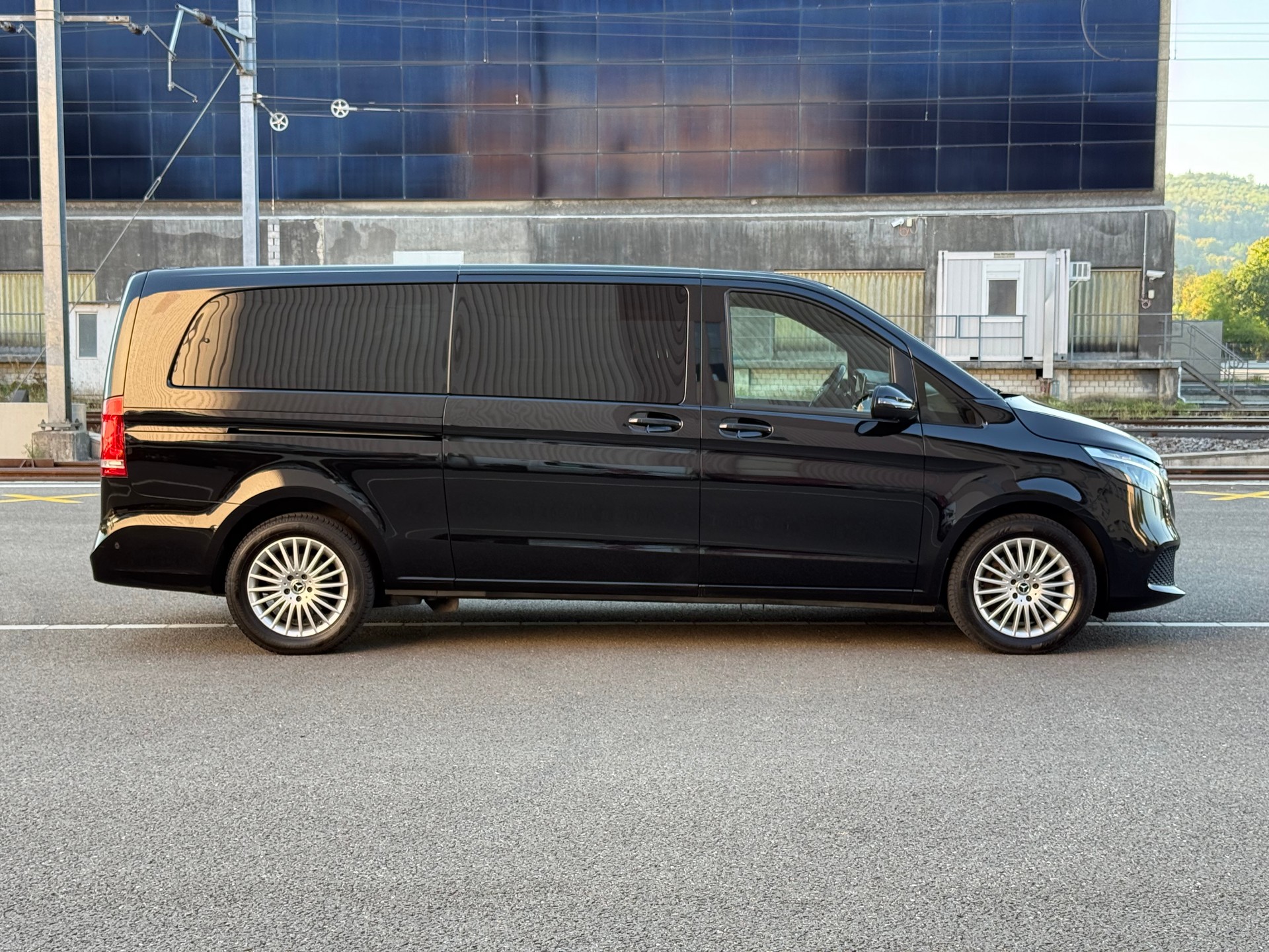 MERCEDES-BENZ V 300 d extralang Avantgarde 4Matic 9G-Tronic-image-4