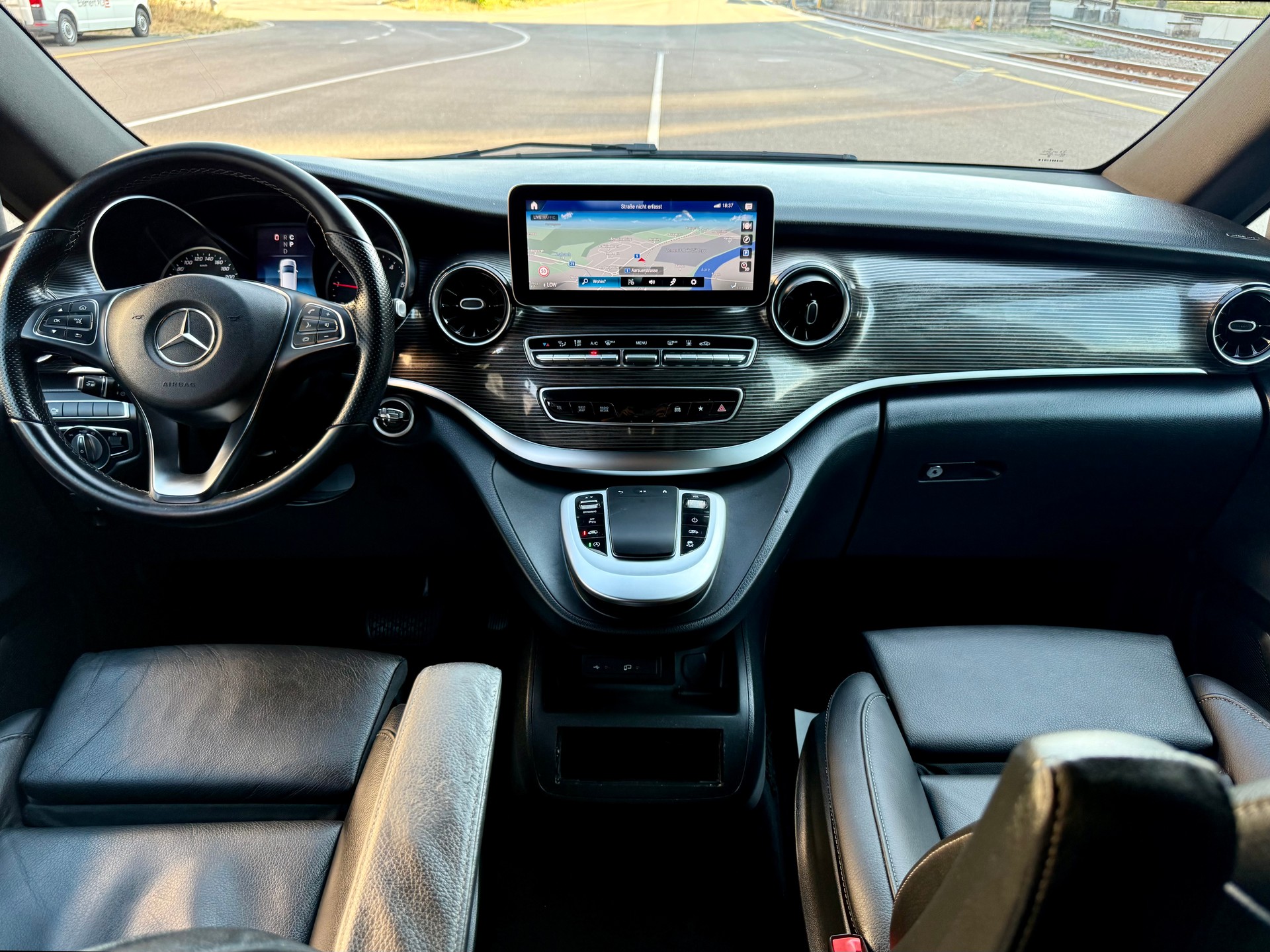MERCEDES-BENZ V 300 d extralang Avantgarde 4Matic 9G-Tronic-image-6