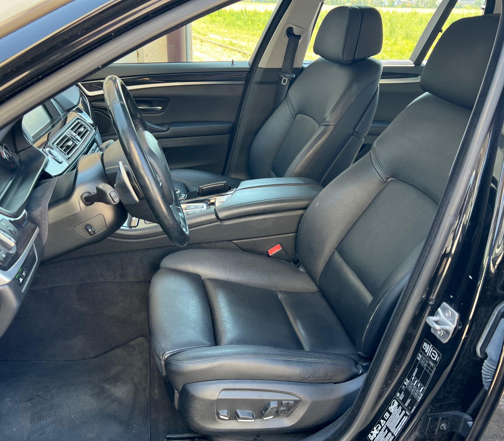 BMW 528i Touring xDrive Steptronic-image-10