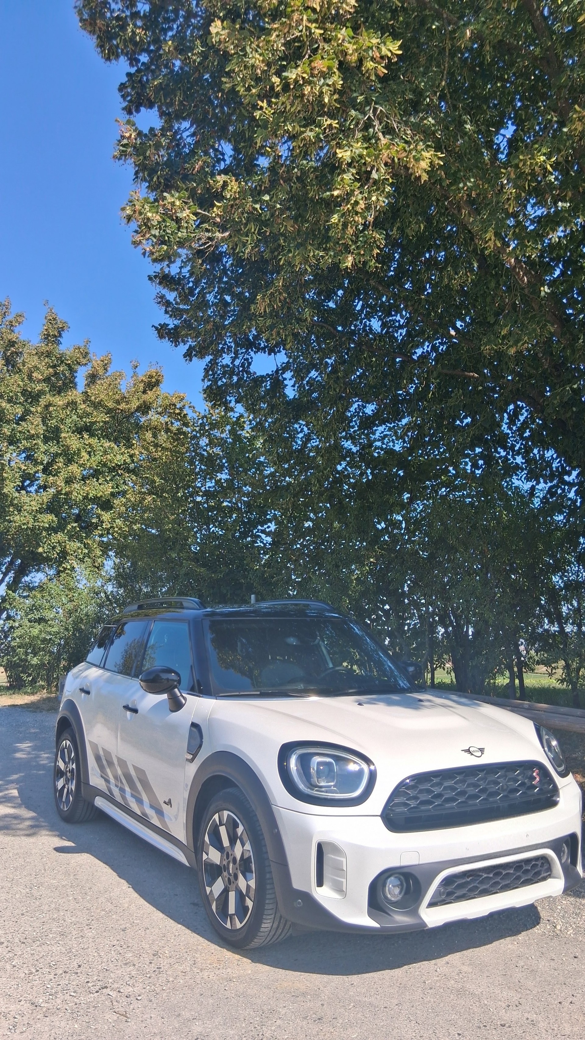 MINI 2.0i Cooper S ALL4-image-1