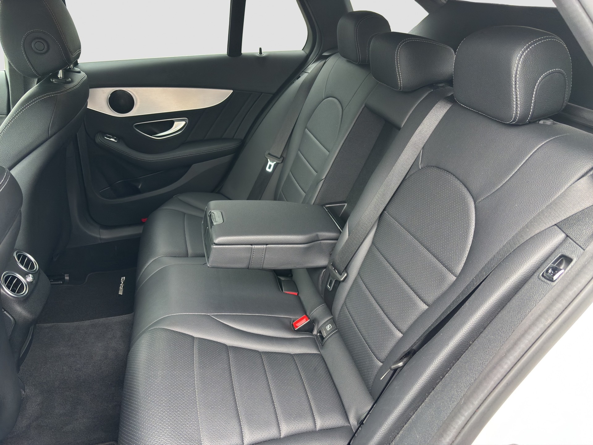 MERCEDES-BENZ C 220 d AMG Line 4Matic 9G-Tronic-image-14