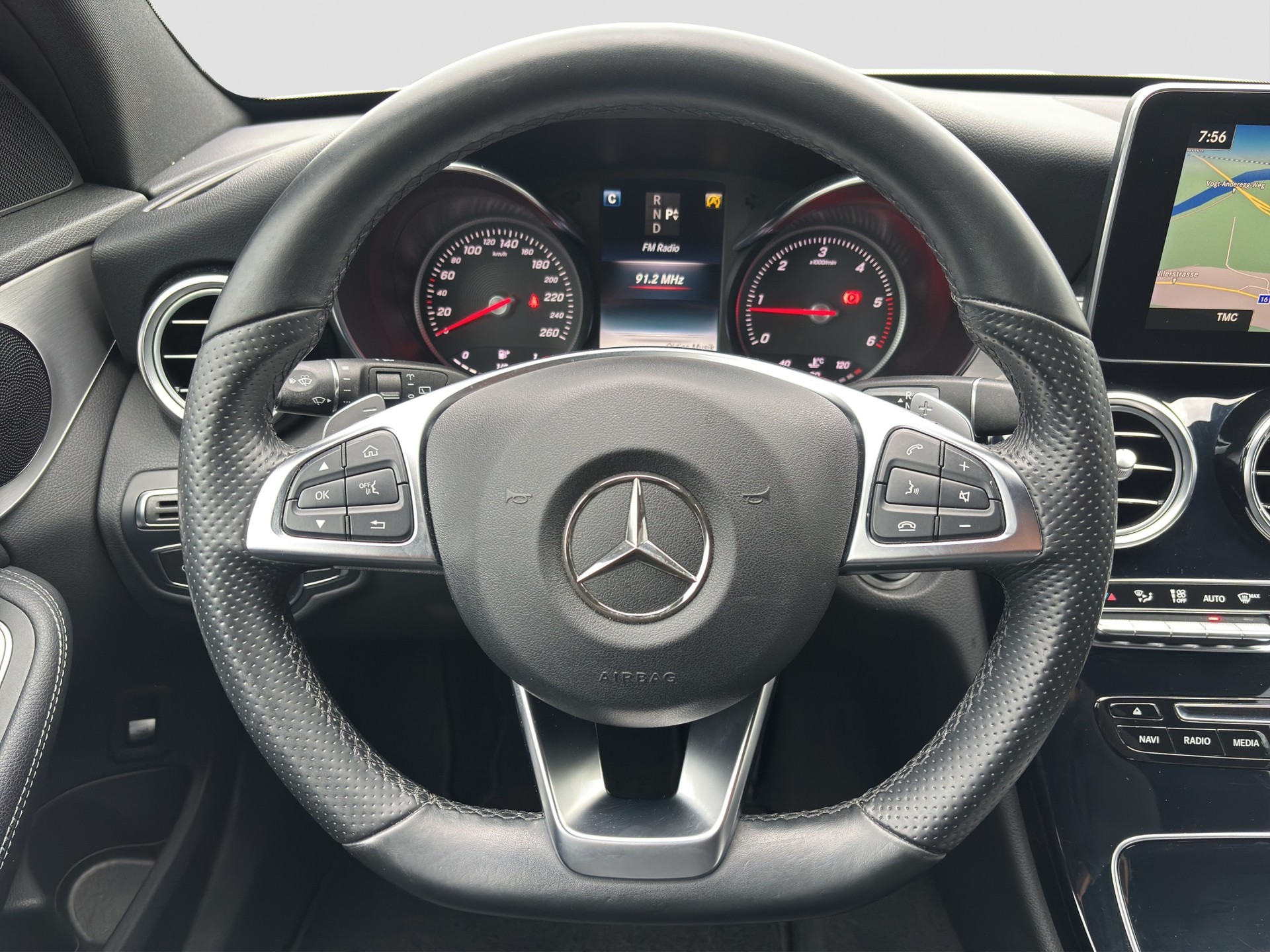 MERCEDES-BENZ C 220 d AMG Line 4Matic 9G-Tronic-image-4