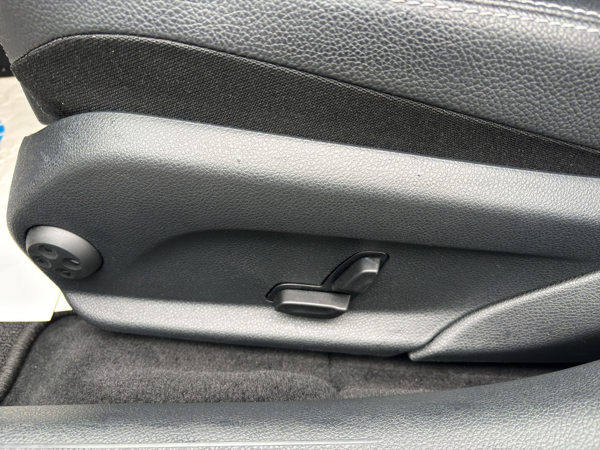 MERCEDES-BENZ C 220 d AMG Line 4Matic 9G-Tronic-image-8