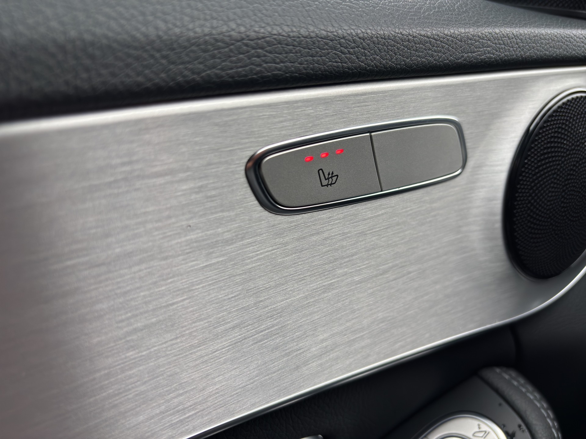 MERCEDES-BENZ C 220 d AMG Line 4Matic 9G-Tronic-image-9