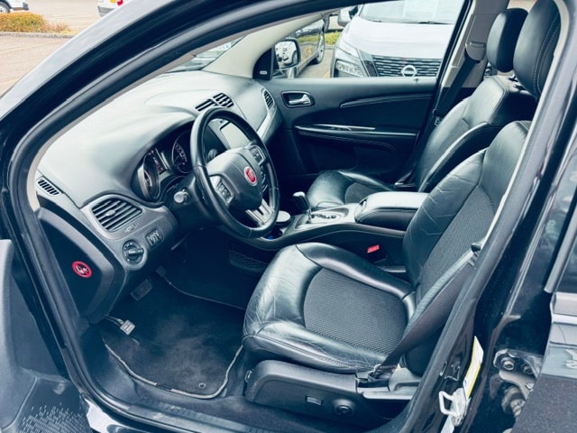 FIAT Freemont 2.0 MJ Cross AWD Automat-image-1