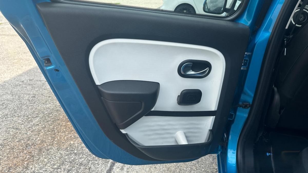 RENAULT Twingo 0.9 Intens-image-13