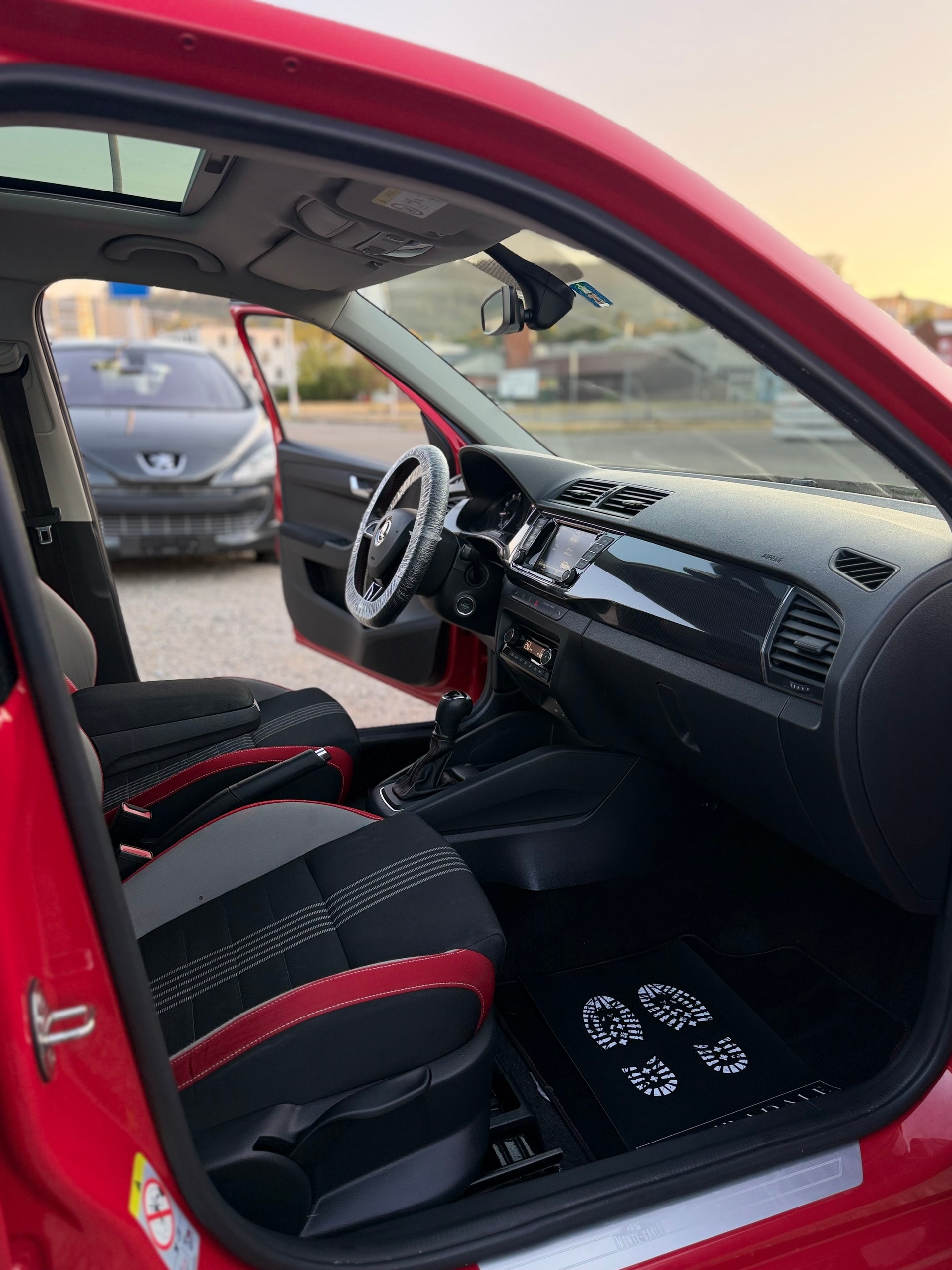 SKODA Fabia 1.0 TSI Monte Carlo DSG **Frisch Ab MFK** Schweizer Fahrzeug ** Panorama Dach**-image-12