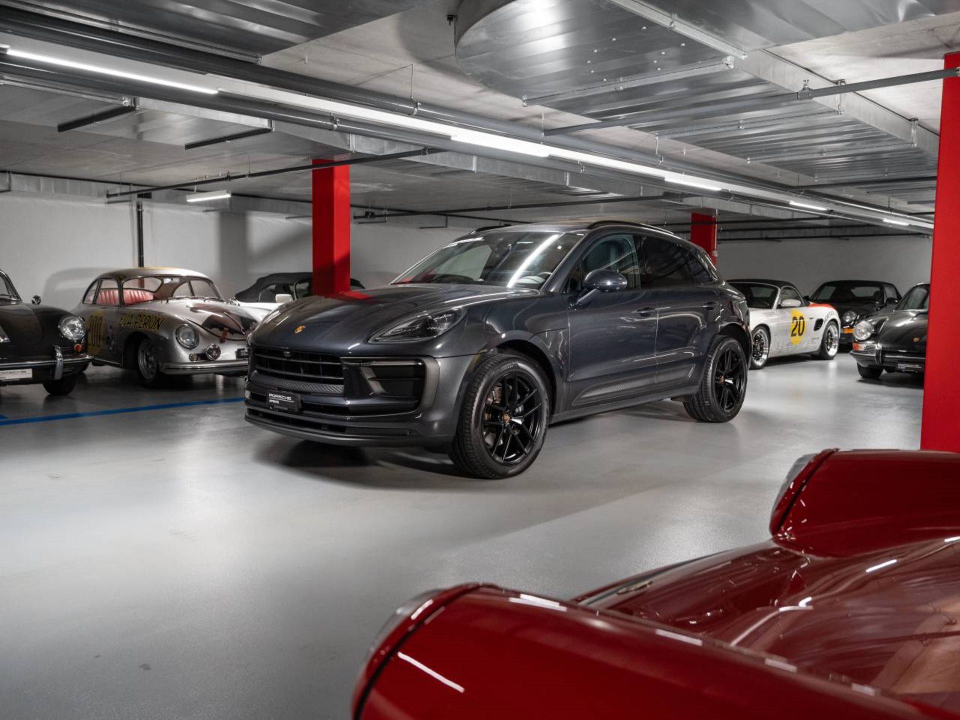PORSCHE Macan-image-0