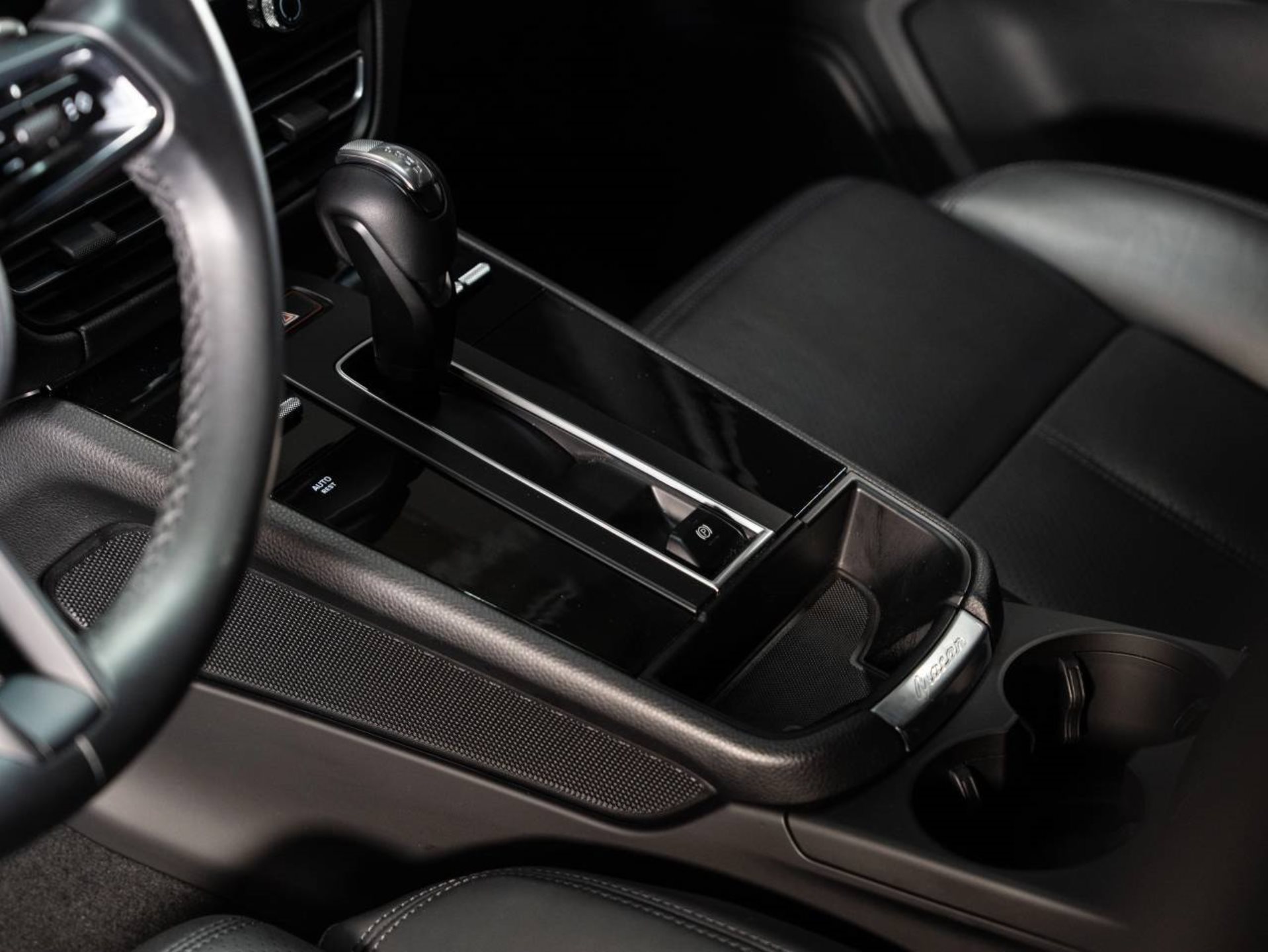 PORSCHE Macan-image-11