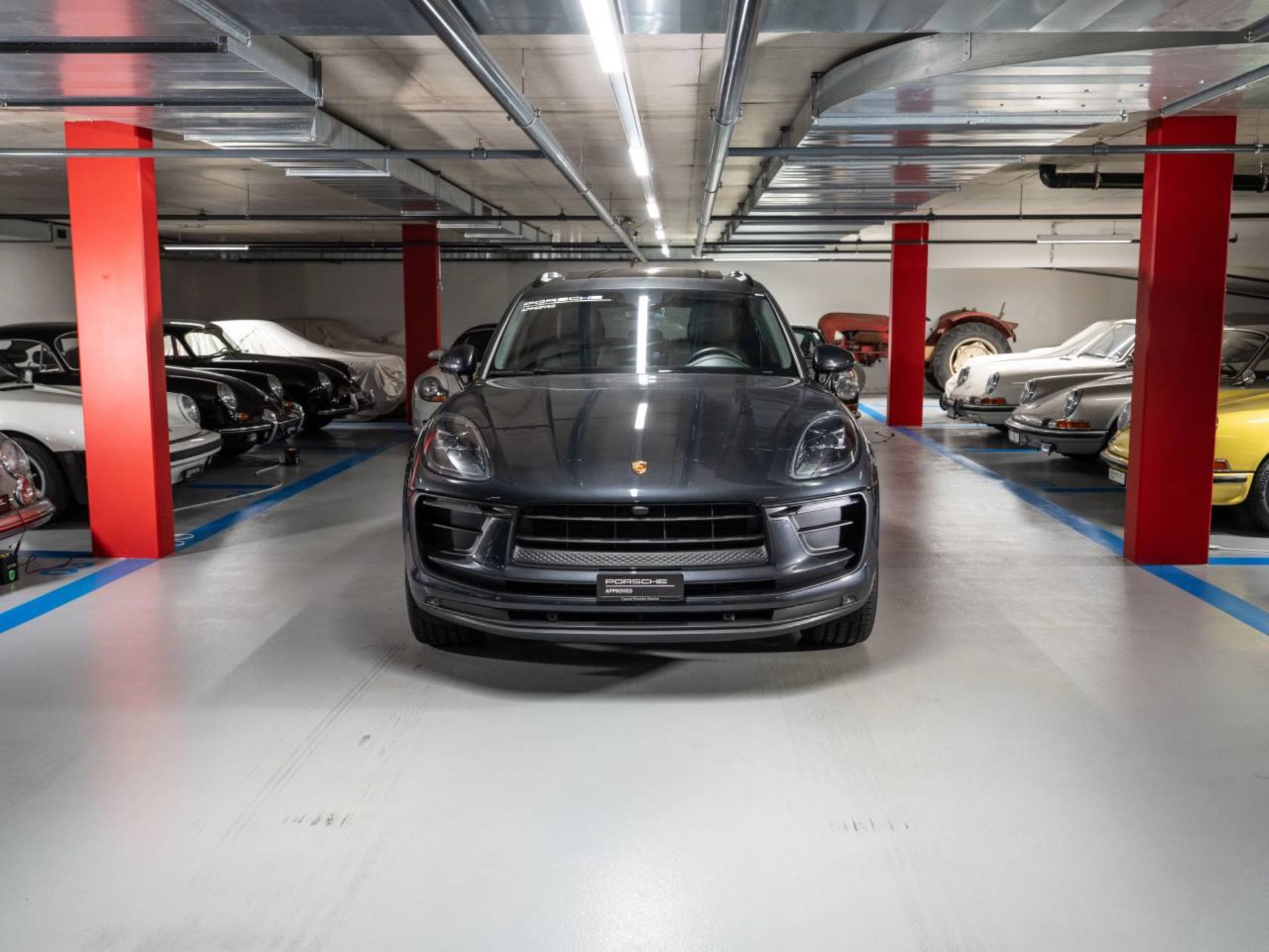 PORSCHE Macan-image-1