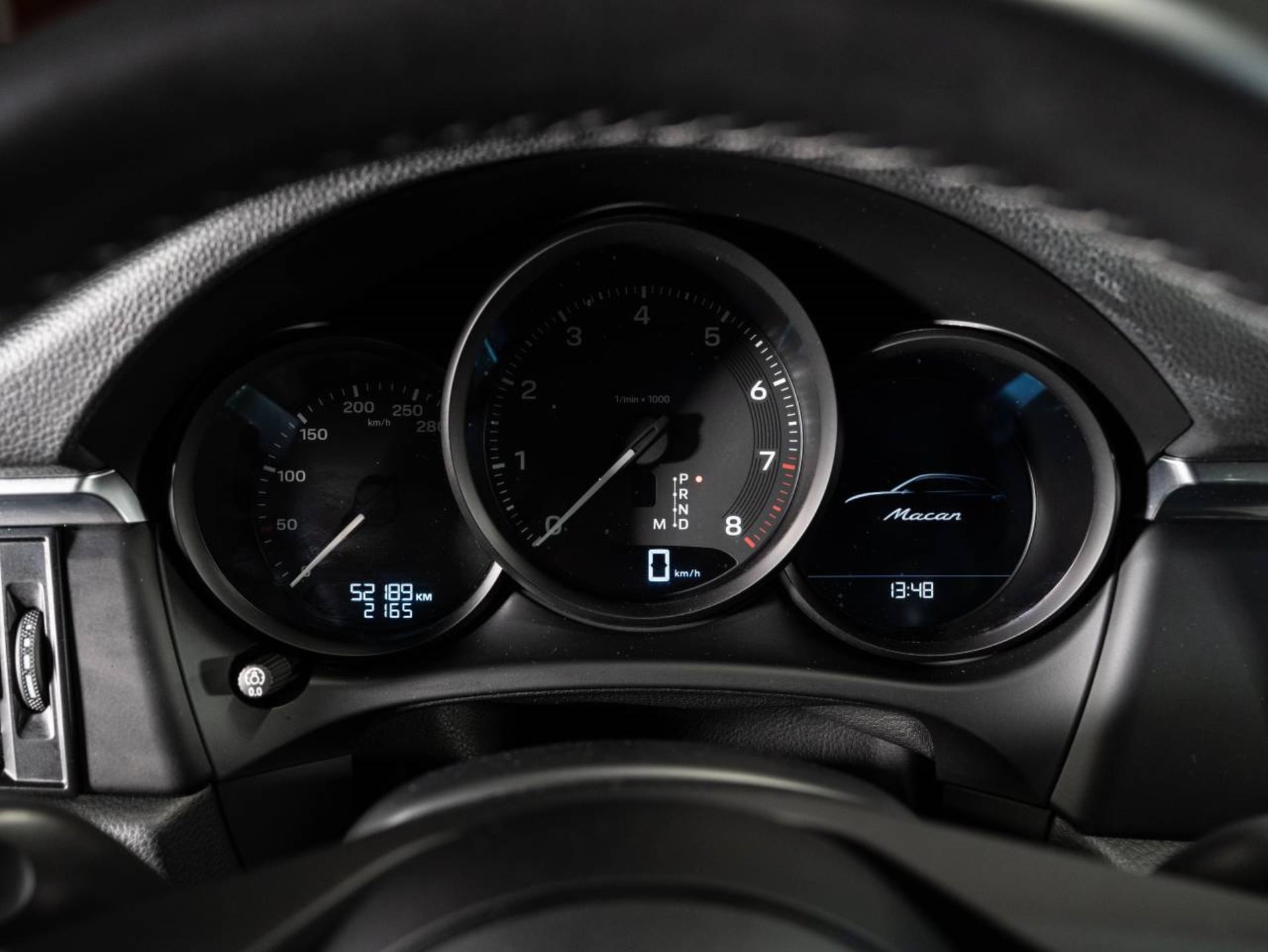 PORSCHE Macan-image-10