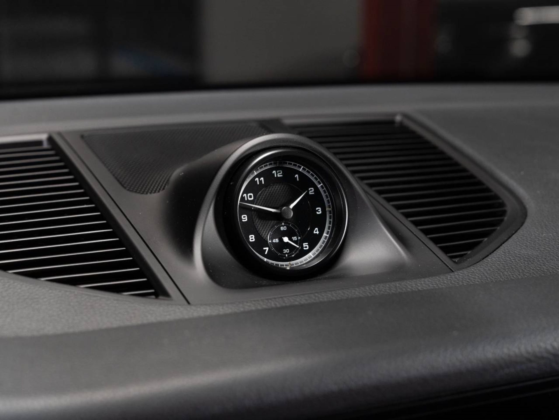 PORSCHE Macan-image-9