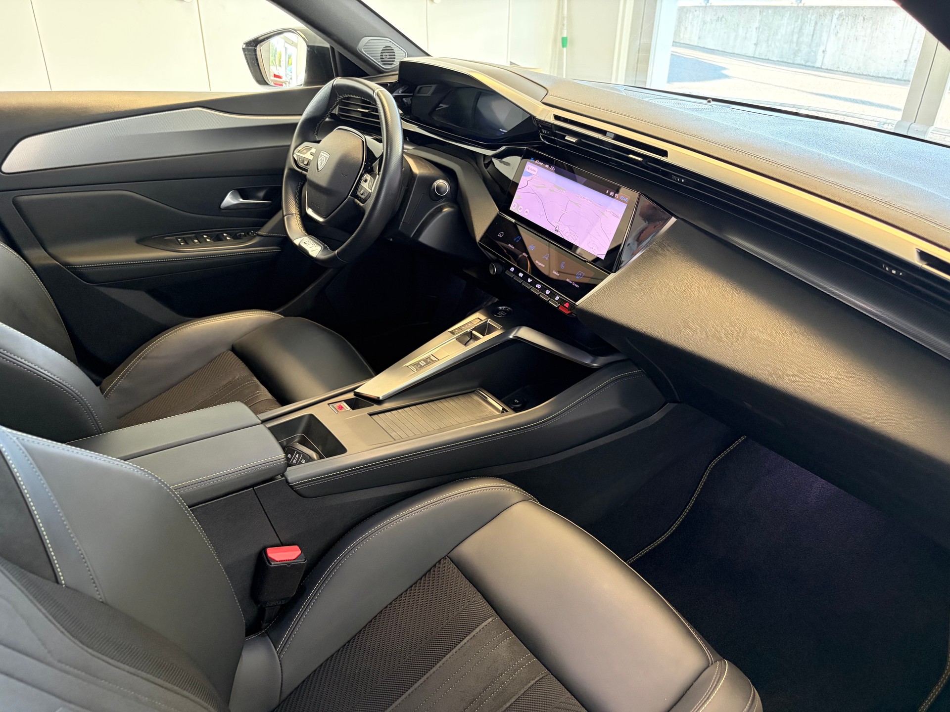 PEUGEOT 308 SW 1.6 PHEV 180 GT-image-7