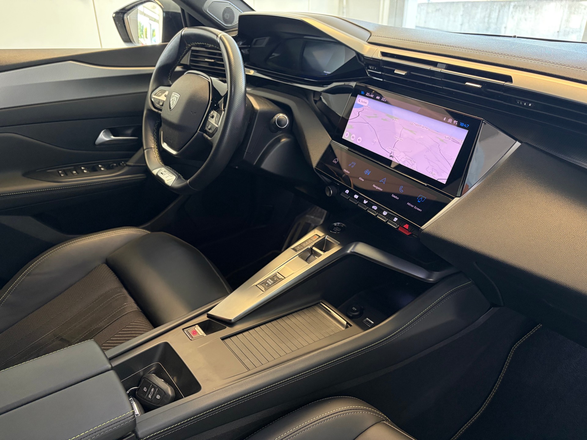 PEUGEOT 308 SW 1.6 PHEV 180 GT-image-8