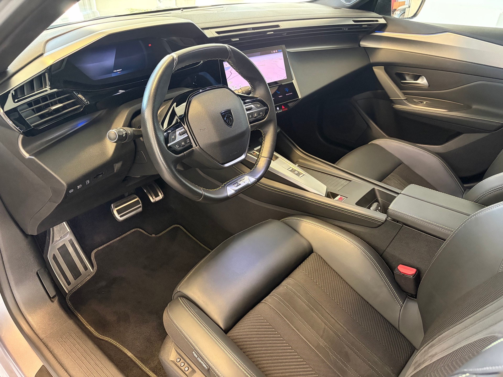 PEUGEOT 308 SW 1.6 PHEV 180 GT-image-4