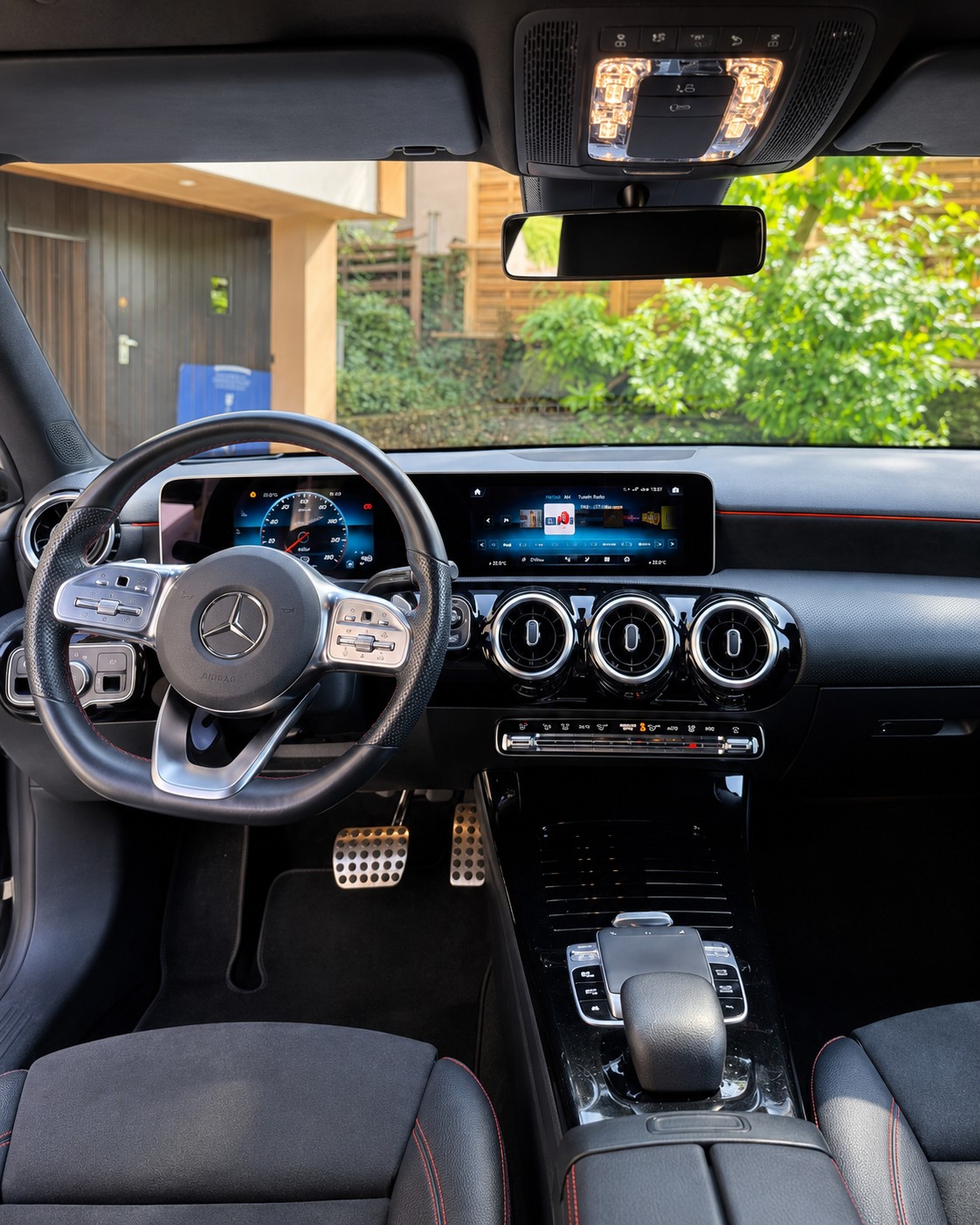 MERCEDES-BENZ A 200 AMG Line-image-2