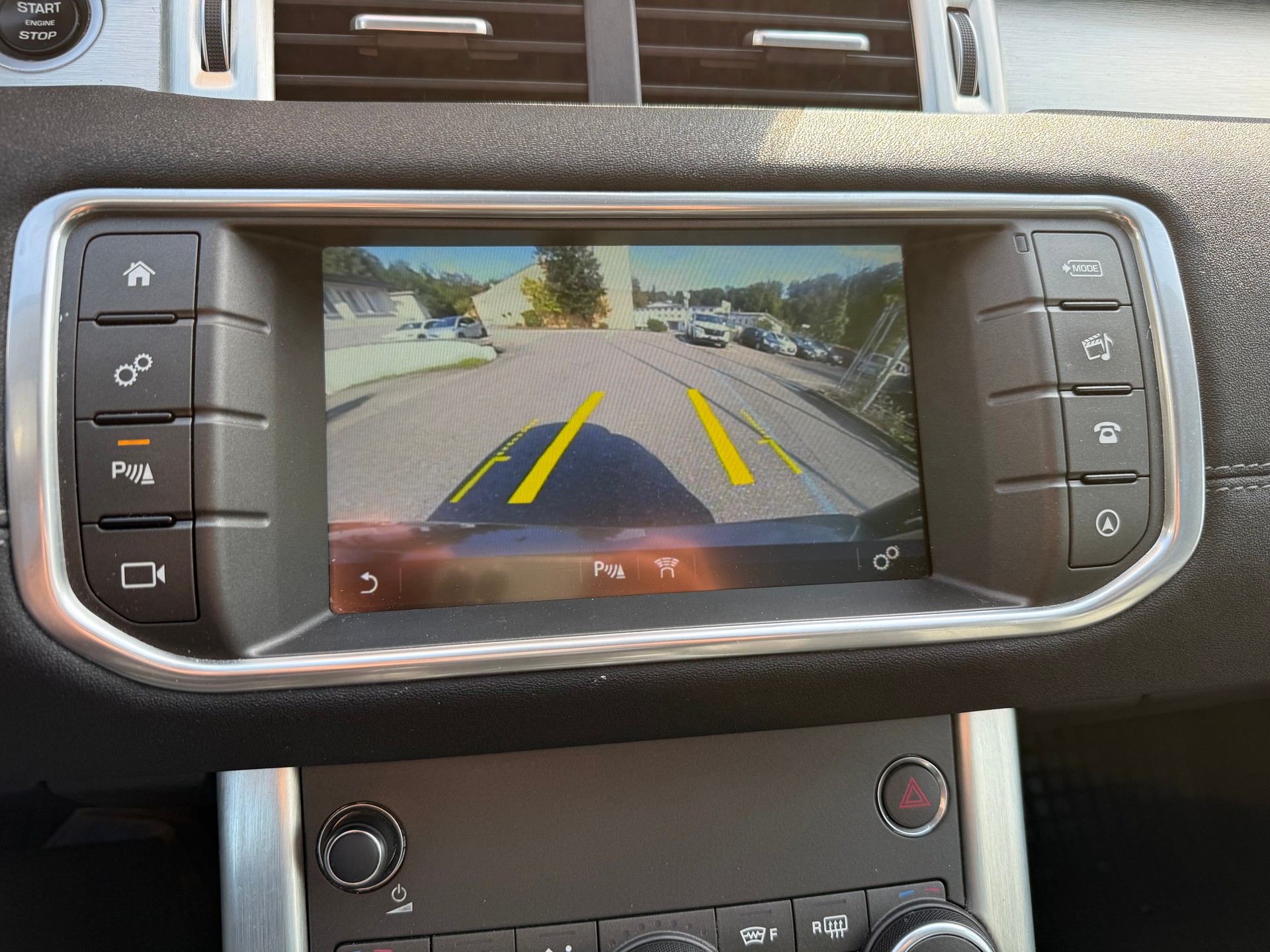 LAND ROVER Range Rover Evoque 2.0 Si4 SE Dynamic AT9-image-26