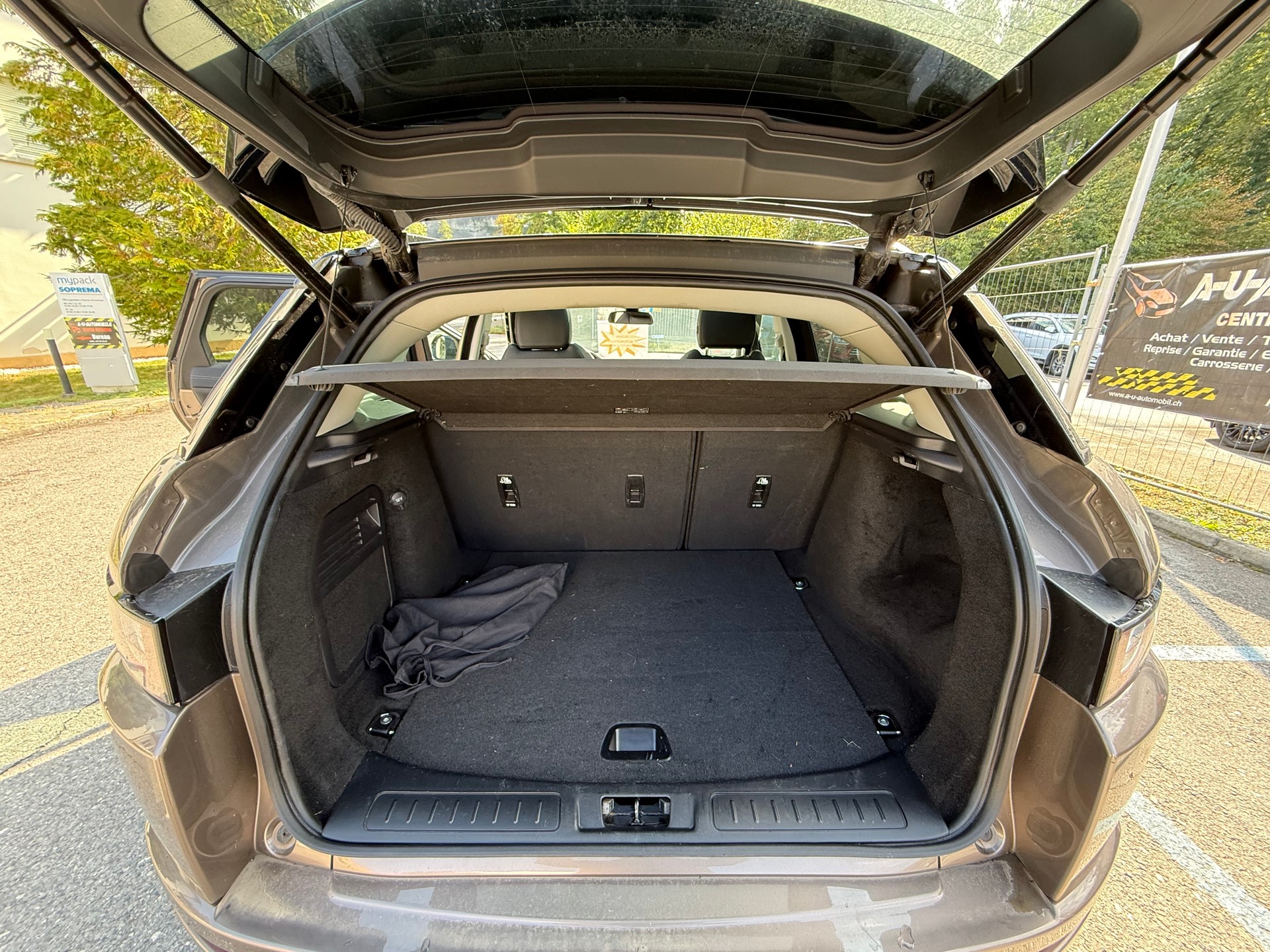 LAND ROVER Range Rover Evoque 2.0 Si4 SE Dynamic AT9-image-10