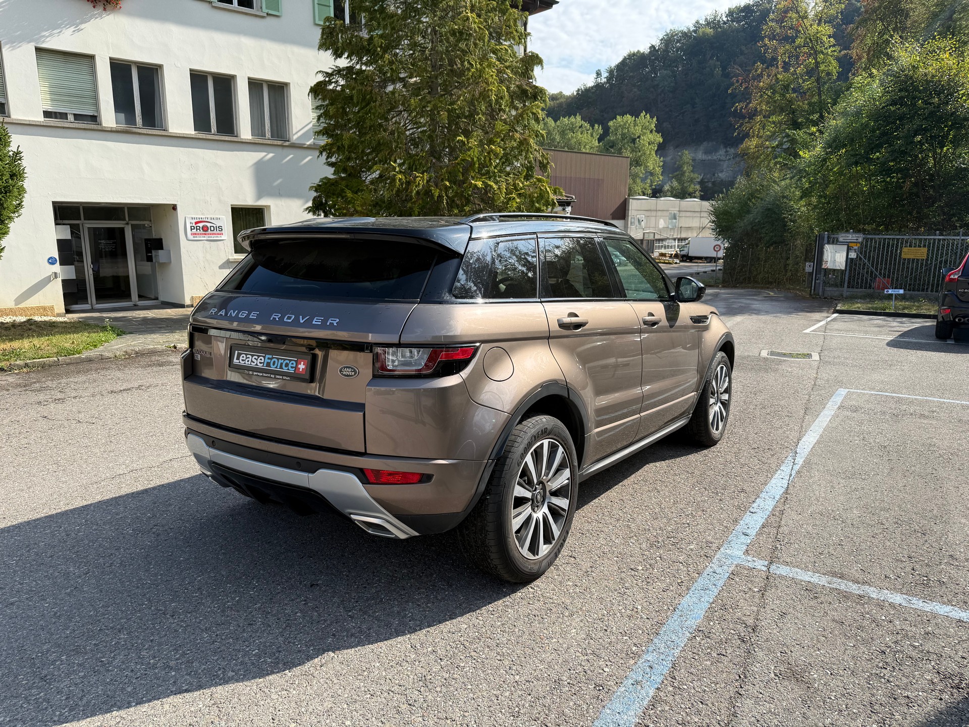 LAND ROVER Range Rover Evoque 2.0 Si4 SE Dynamic AT9-image-5