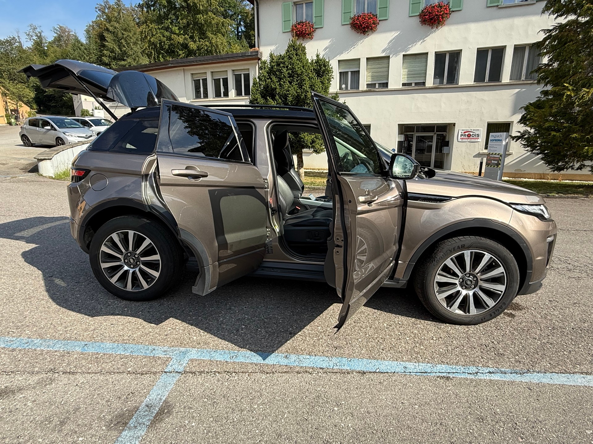 LAND ROVER Range Rover Evoque 2.0 Si4 SE Dynamic AT9-image-21
