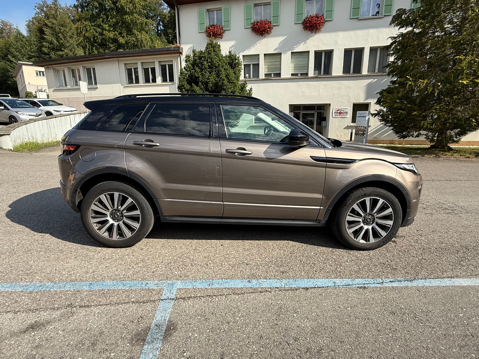 LAND ROVER Range Rover Evoque 2.0 Si4 SE Dynamic AT9-image-6