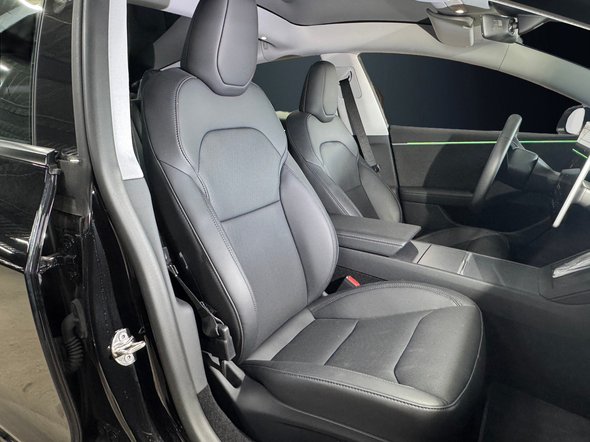 TESLA Model 3 Long Range Highland DualMotor AWD / Autopilot HW 4.0 inkl. erweiterten Funktionen-image-7