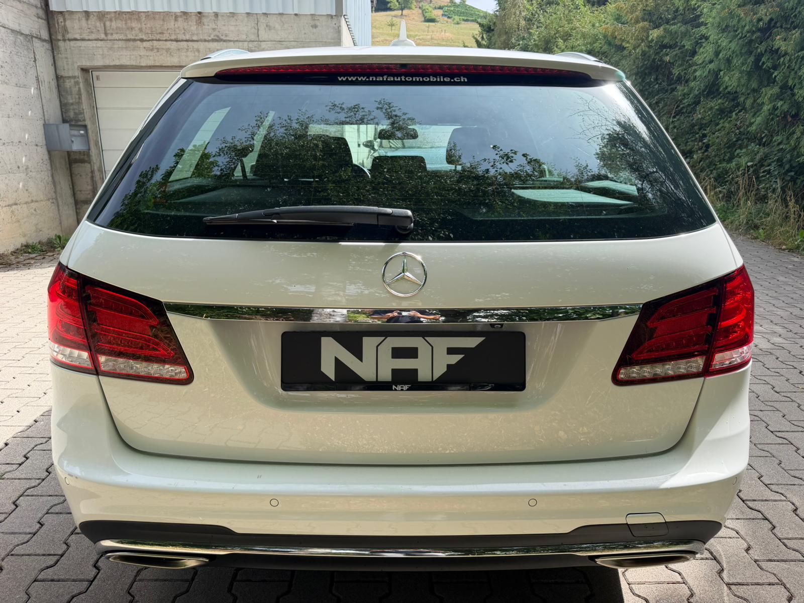 MERCEDES-BENZ E 220 BlueTEC 4Matic 7G-Tronic AMG Line-image-3