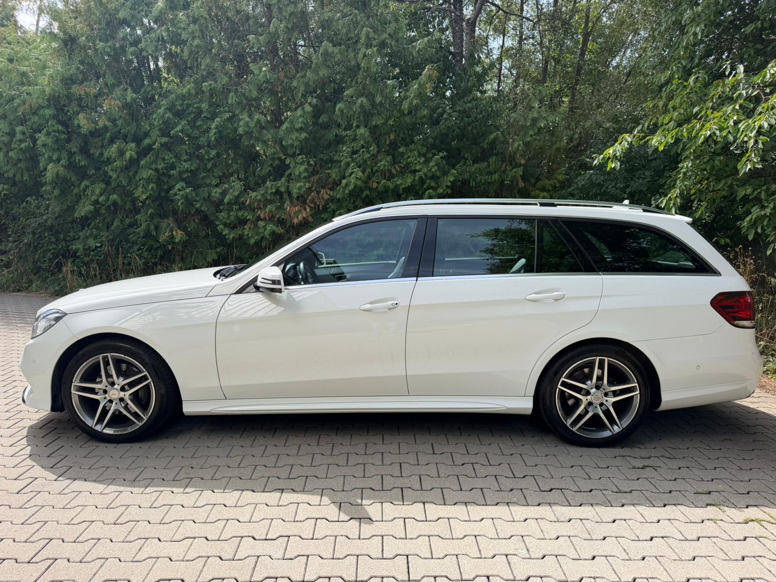 MERCEDES-BENZ E 220 BlueTEC 4Matic 7G-Tronic AMG Line-image-1