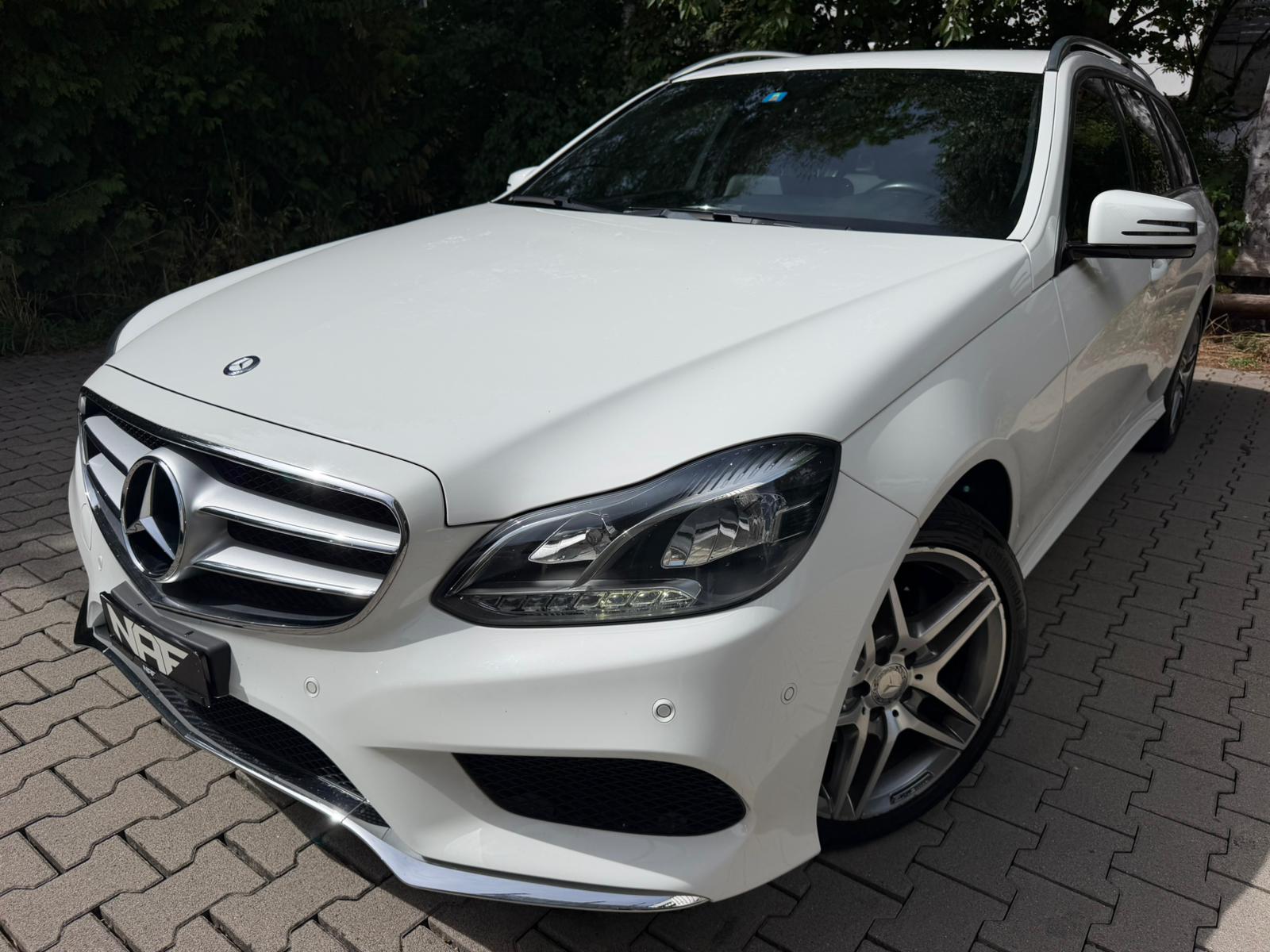 MERCEDES-BENZ E 220 BlueTEC 4Matic 7G-Tronic AMG Line-image-0
