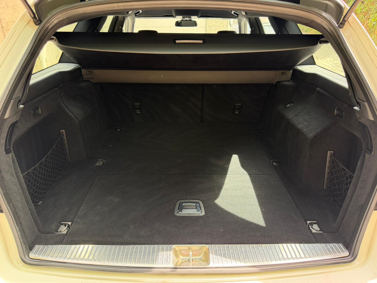 MERCEDES-BENZ E 220 BlueTEC 4Matic 7G-Tronic AMG Line-image-12