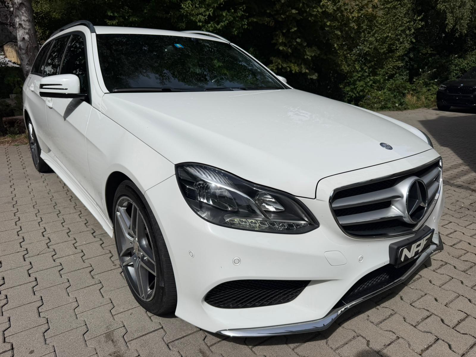 MERCEDES-BENZ E 220 BlueTEC 4Matic 7G-Tronic AMG Line-image-6