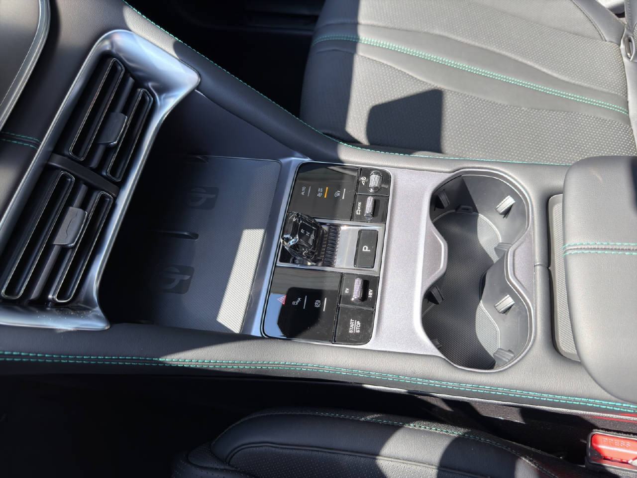 BYD Seal U DM-i Design AWD-image-7
